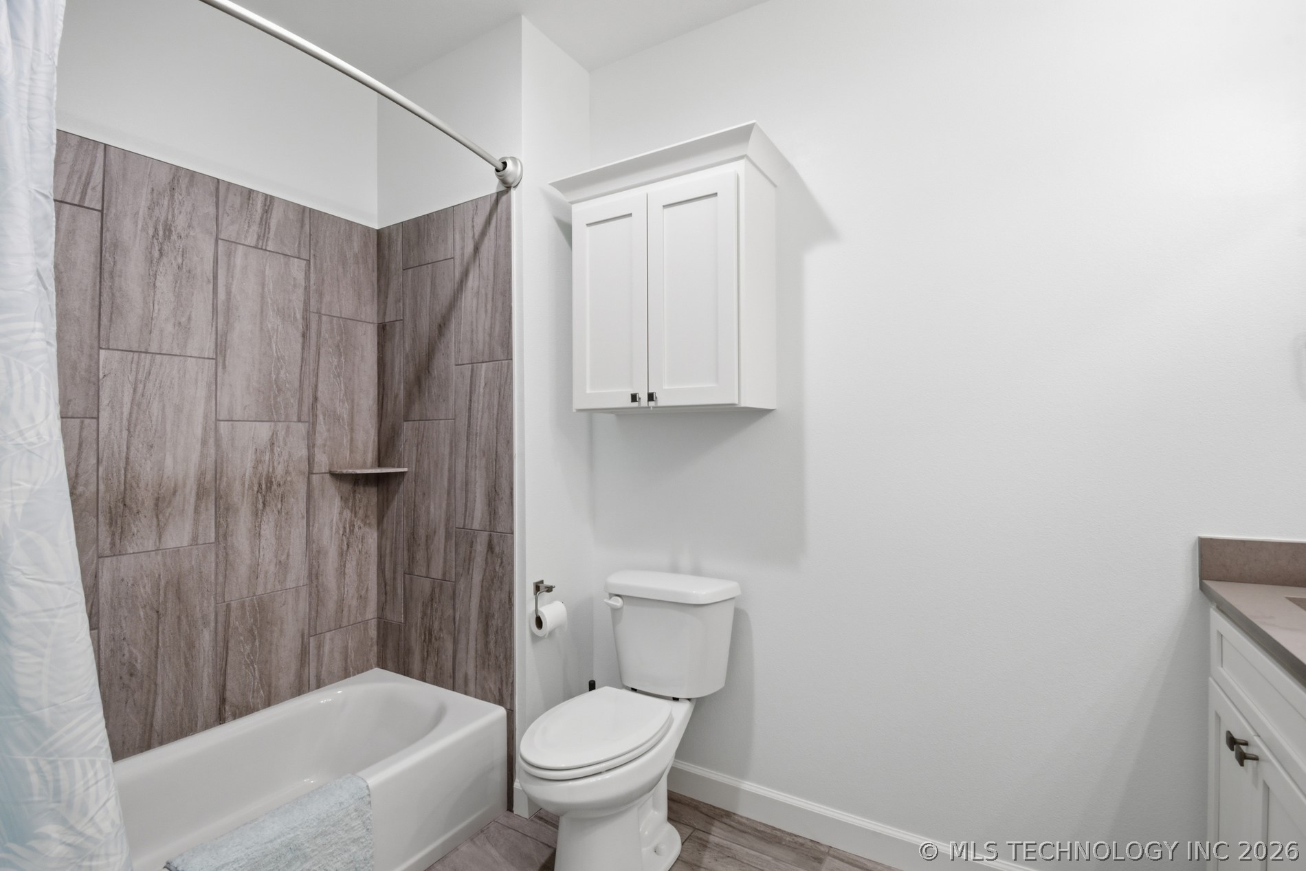 809 E Edgewater Place Property Photo 27