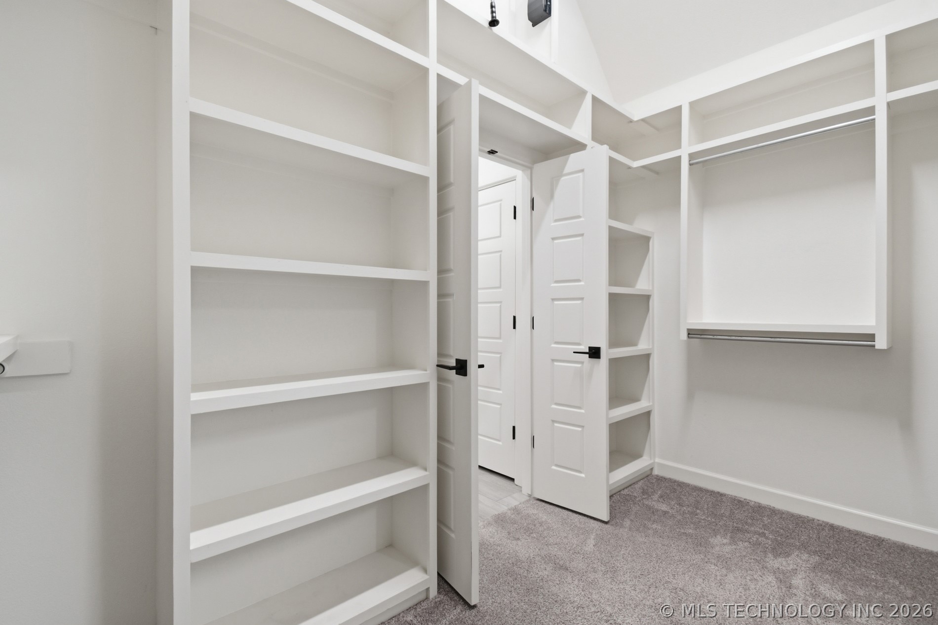 809 E Edgewater Place Property Photo 28