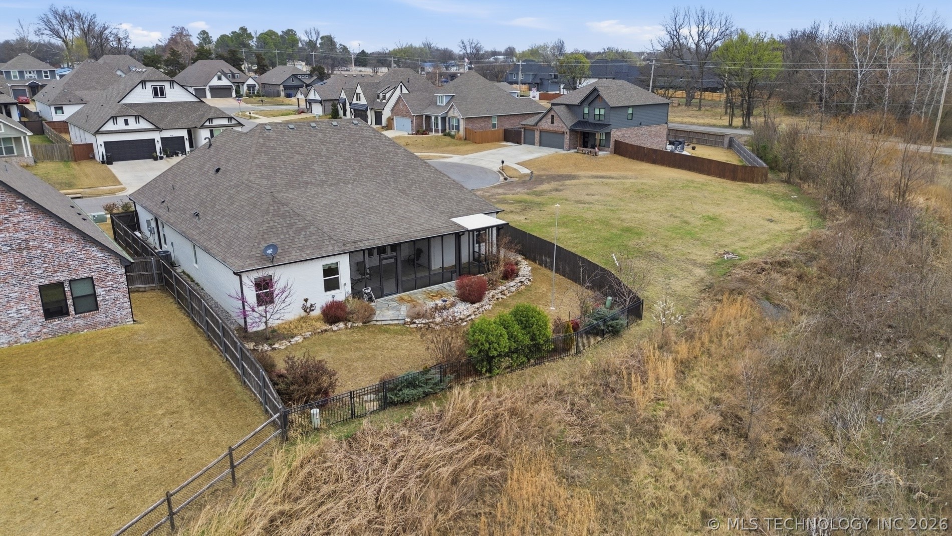 809 E Edgewater Place Property Photo 41