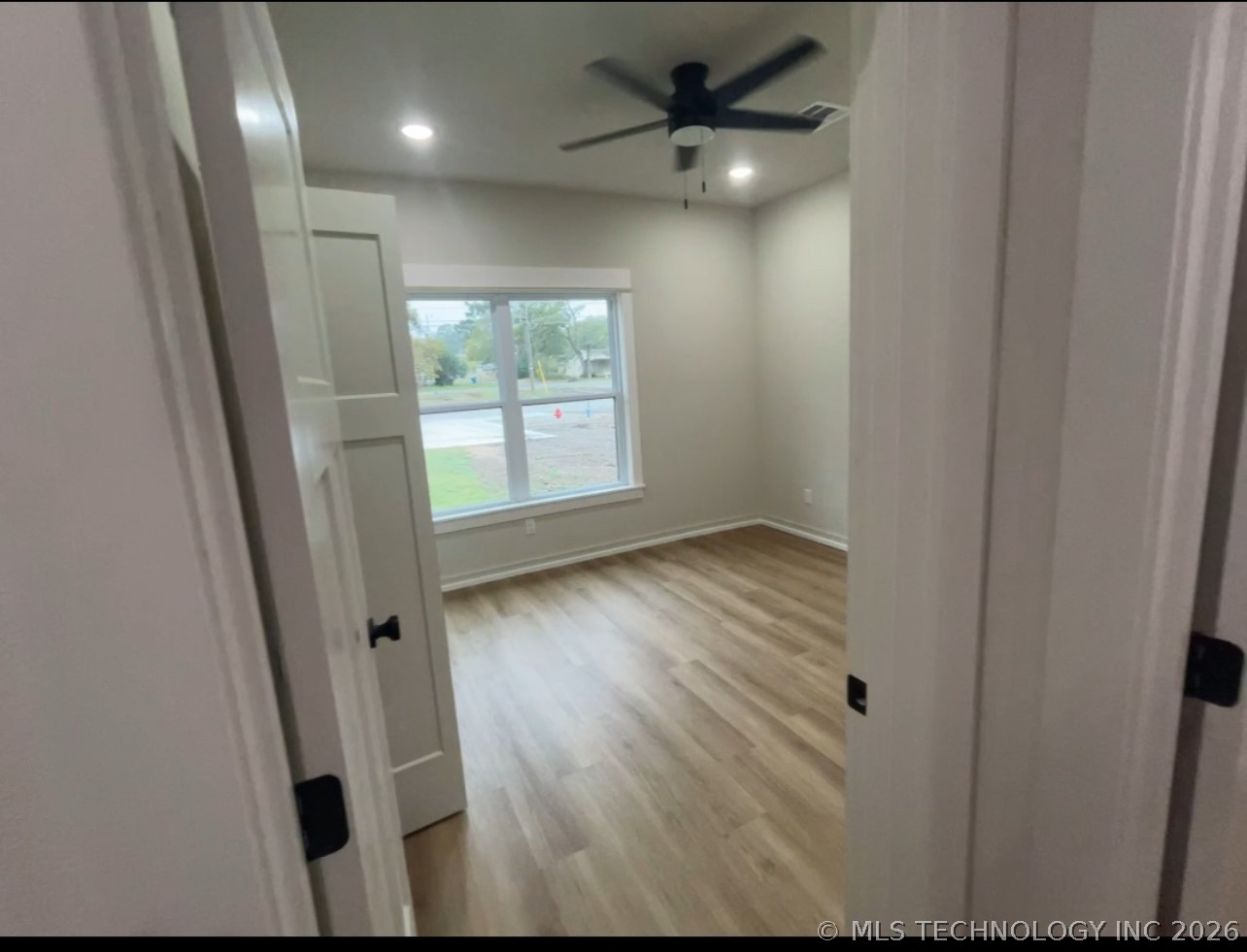 270 Nw Electric Avenue Property Photo 5