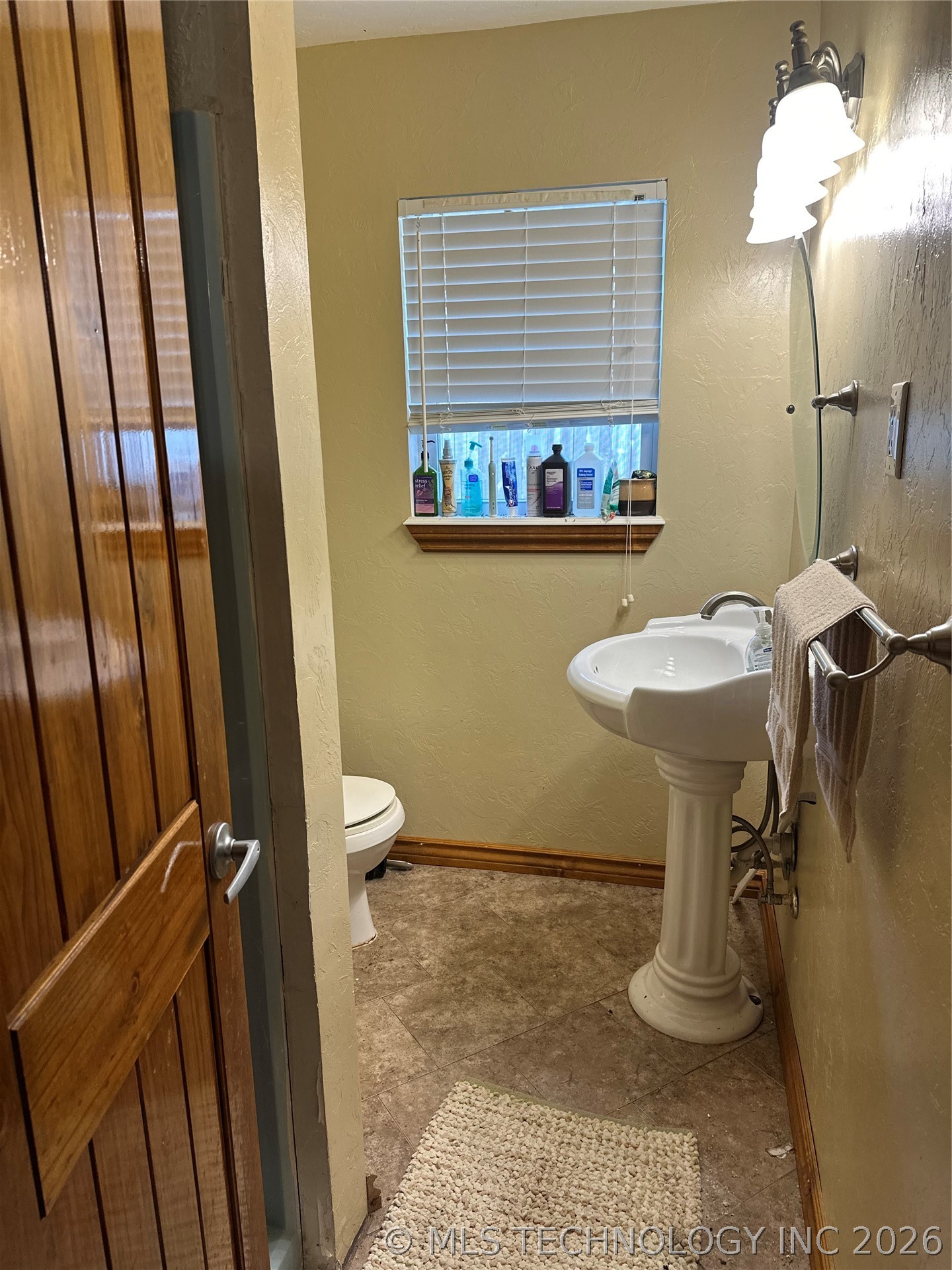 16152 Hull Property Photo 4