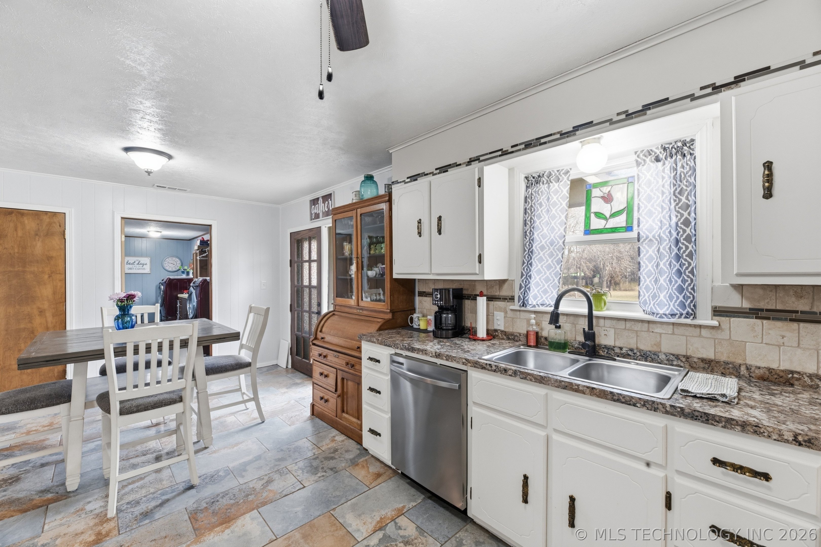 1101 Beech Street Property Photo 11