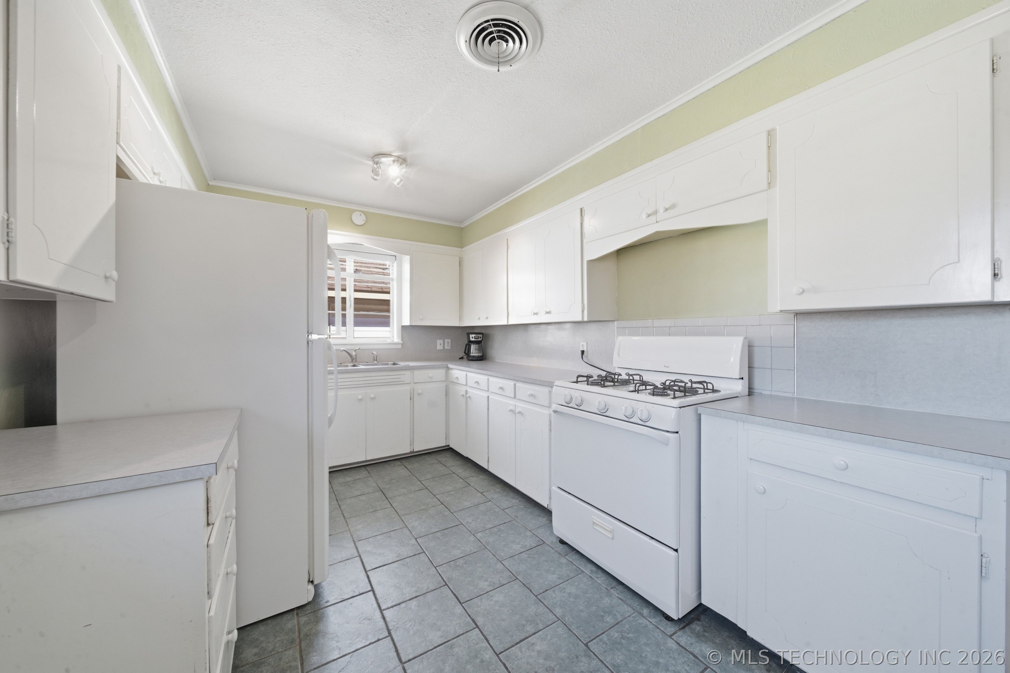 6629 E 28th Street Property Photo 10