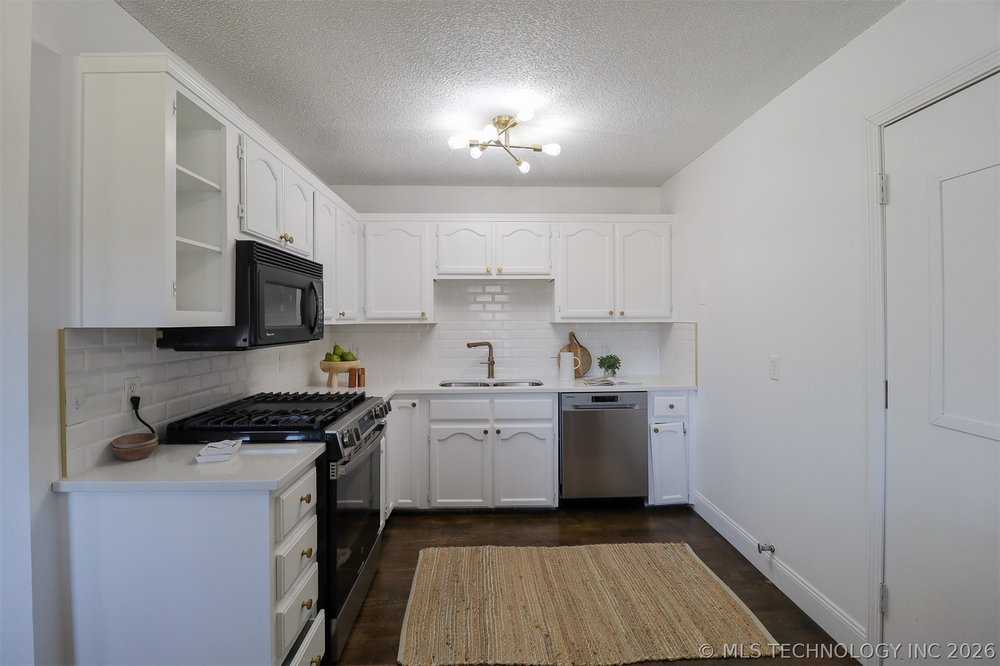 116 W 11th Street Property Photo 16