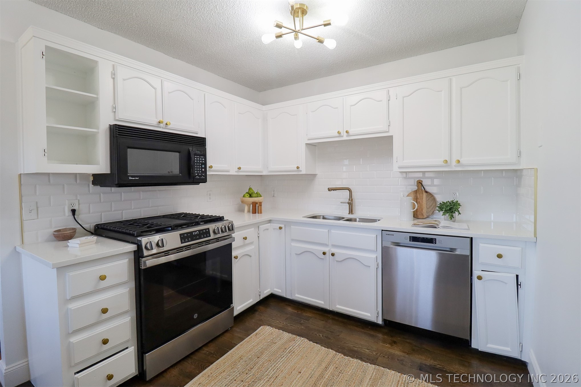116 W 11th Street Property Photo 17
