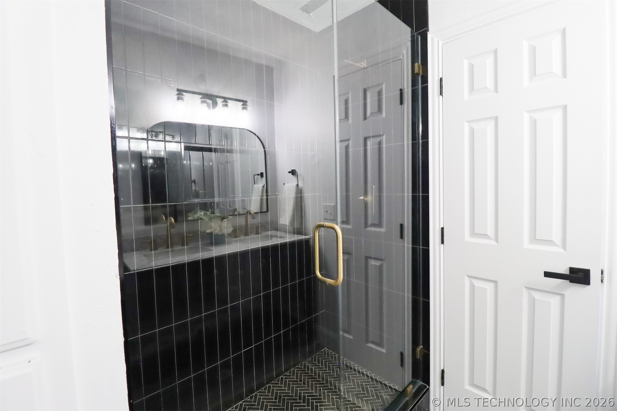 116 W 11th Street Property Photo 26