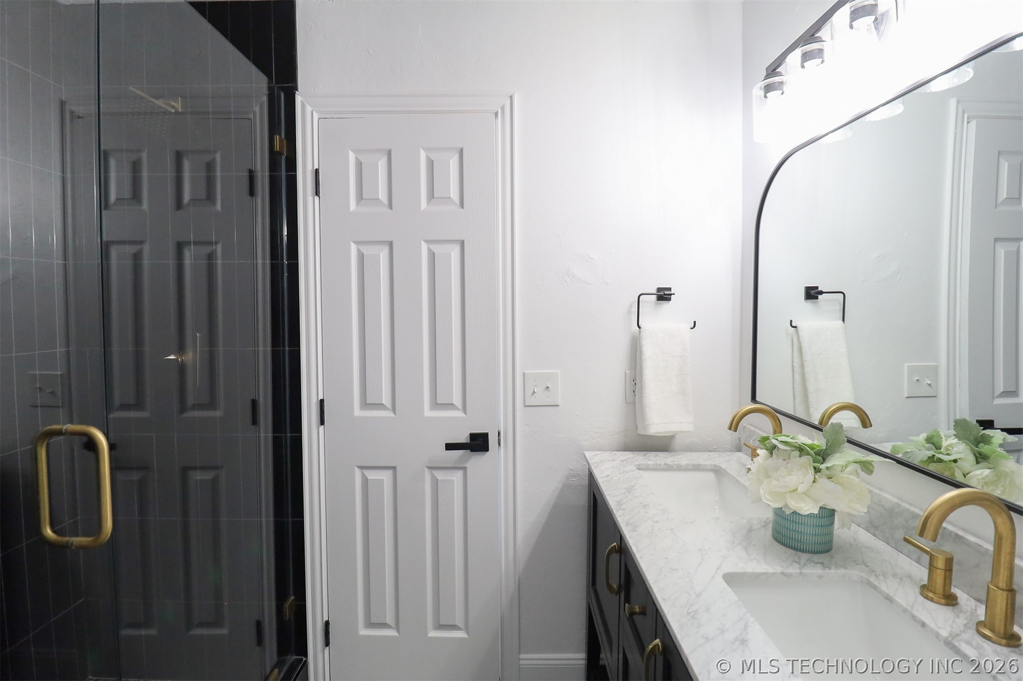 116 W 11th Street Property Photo 27