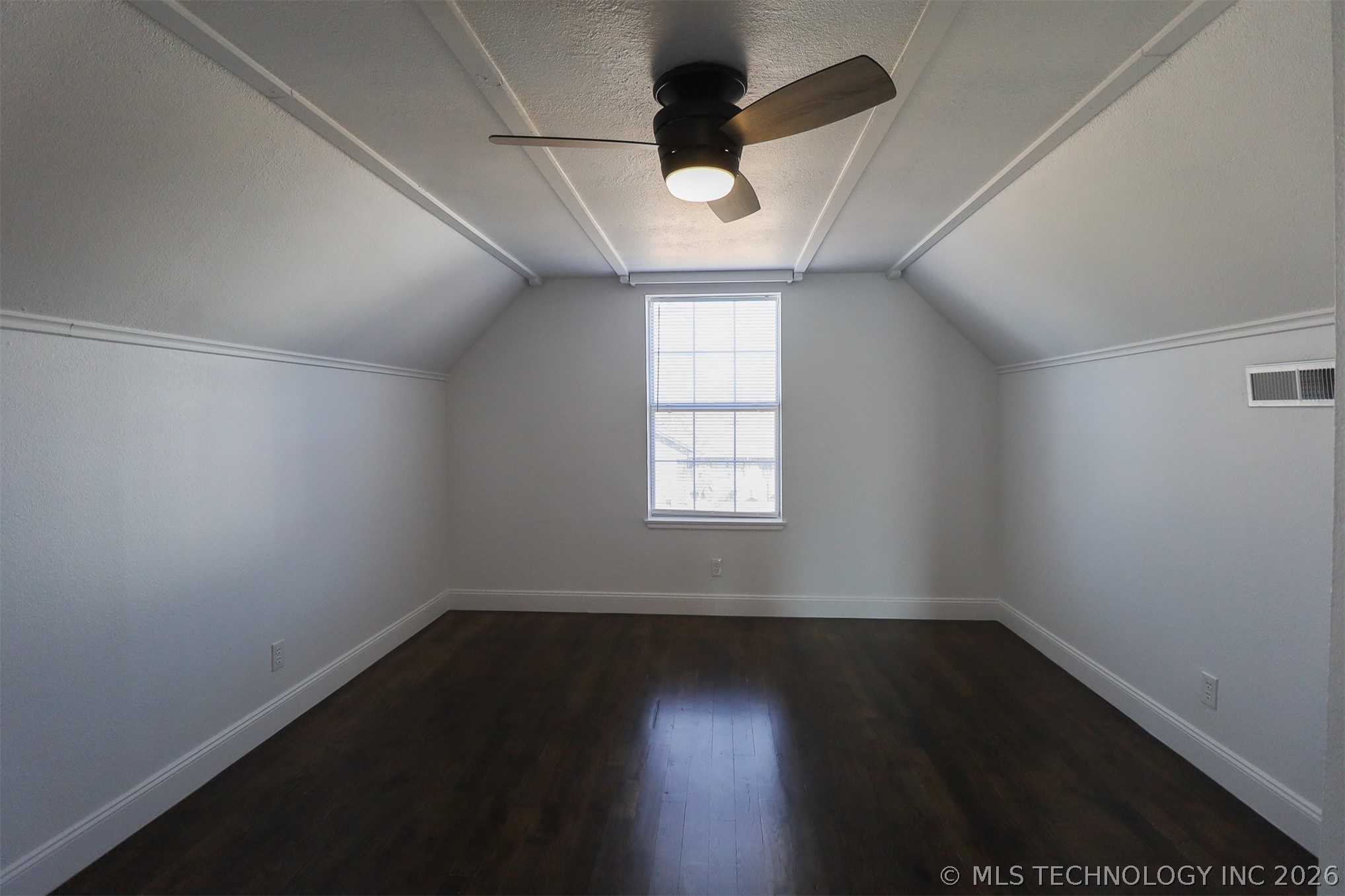 116 W 11th Street Property Photo 32