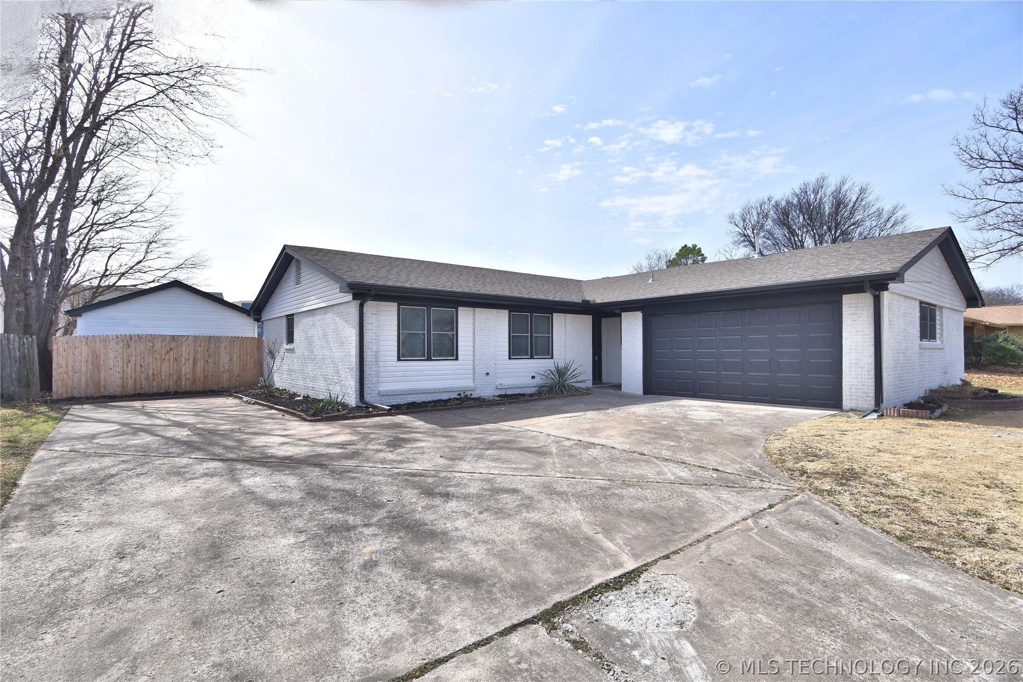 709 W Canton Street Property Photo 2
