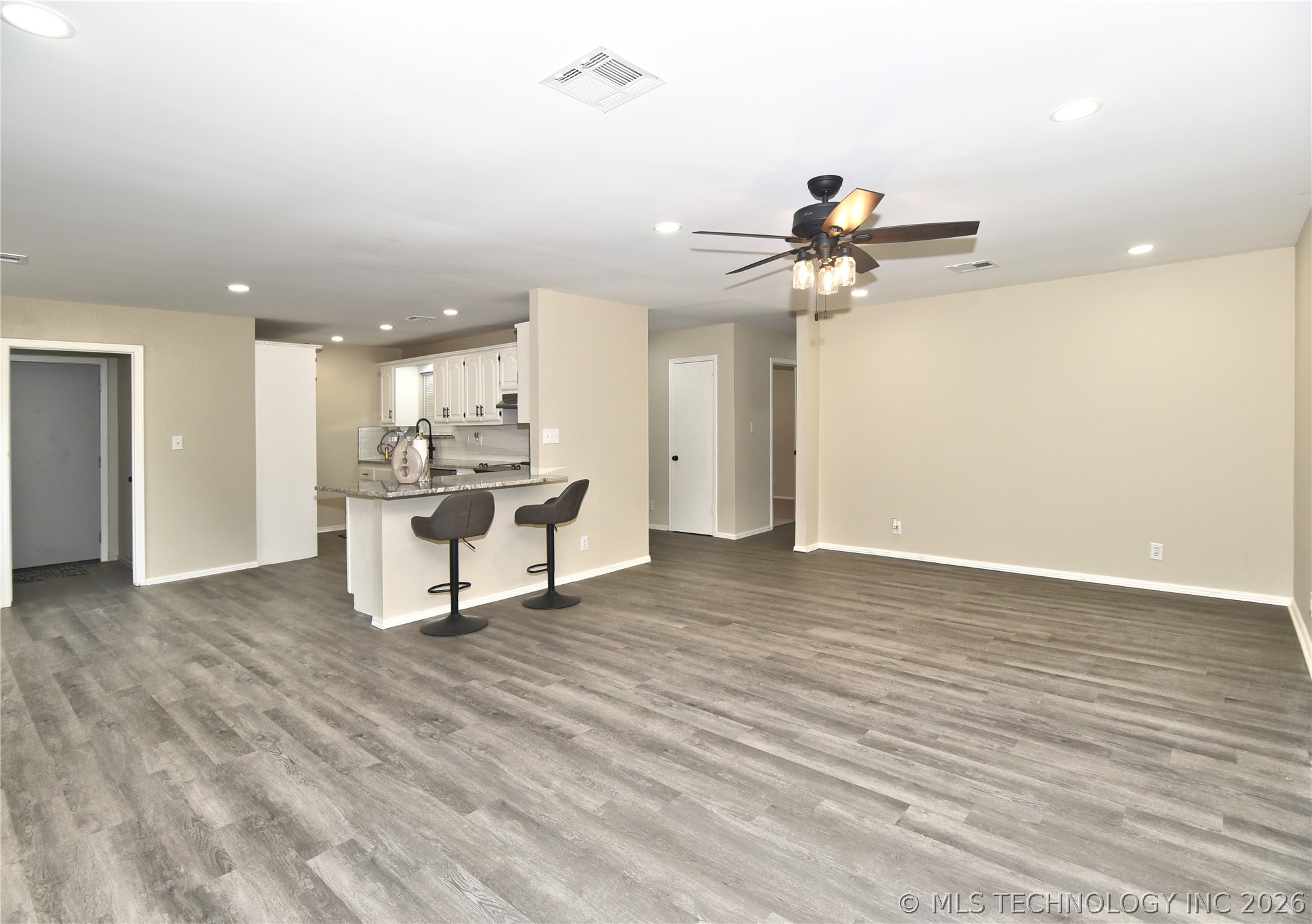 709 W Canton Street Property Photo 6