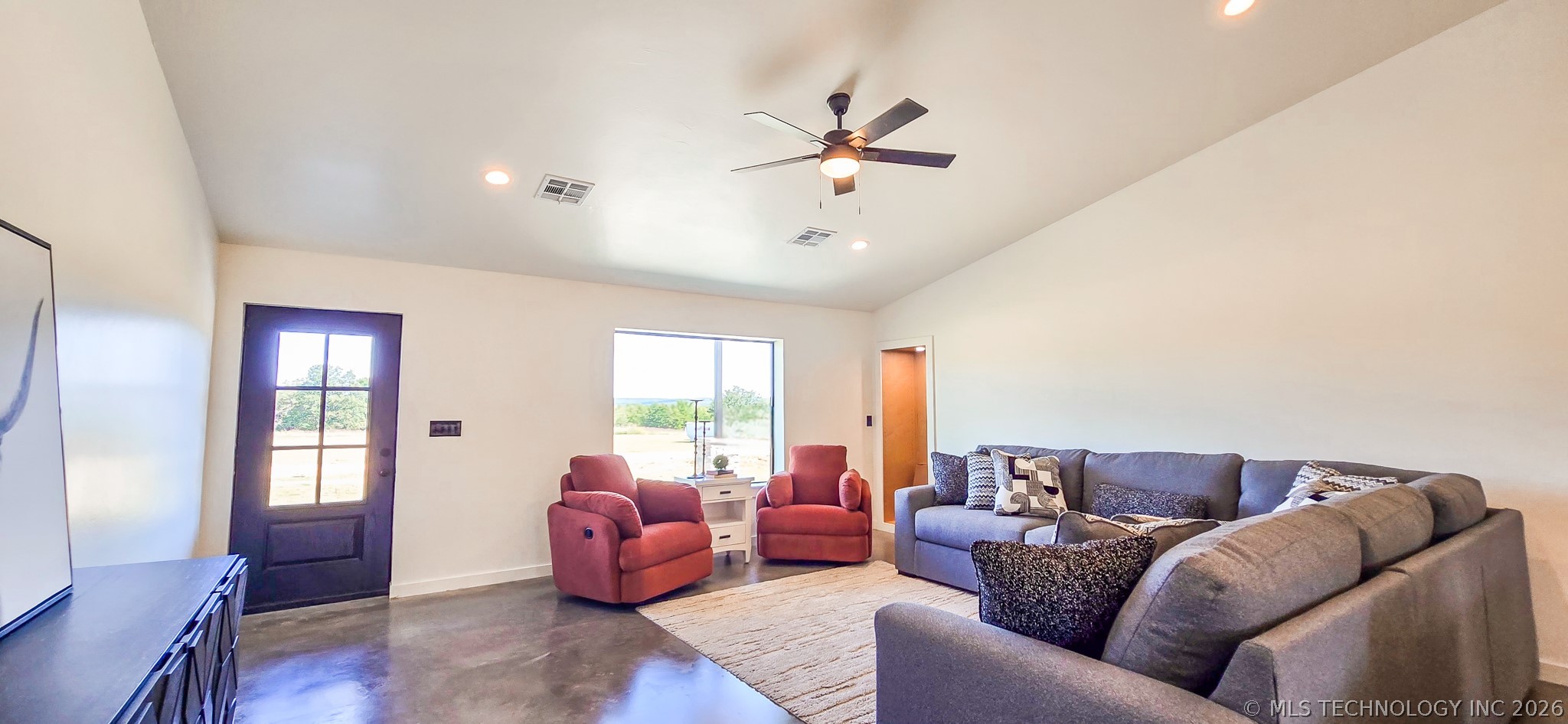 8464 Reagan Drive Property Photo 4