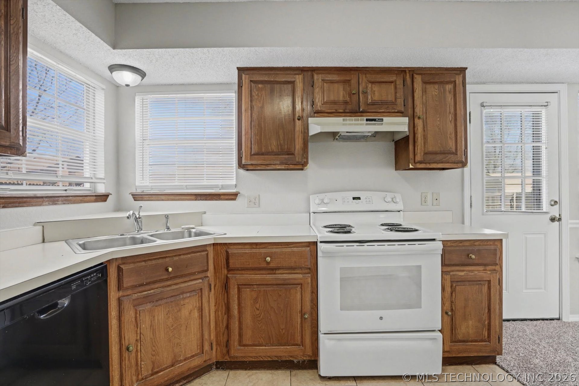 1312 W Honolulu Place Property Photo 9