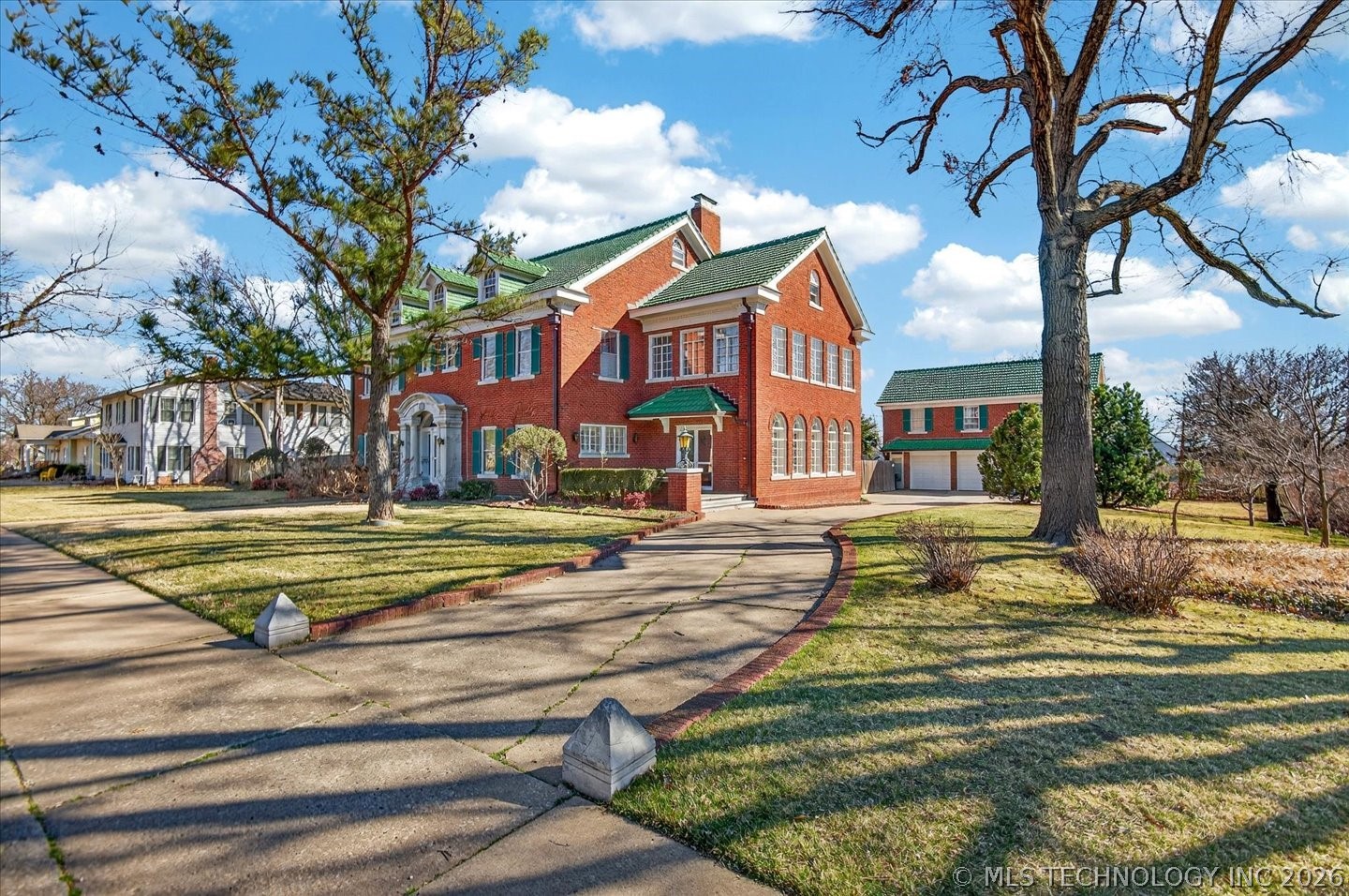 1110 S Cherokee Avenue Property Photo 2