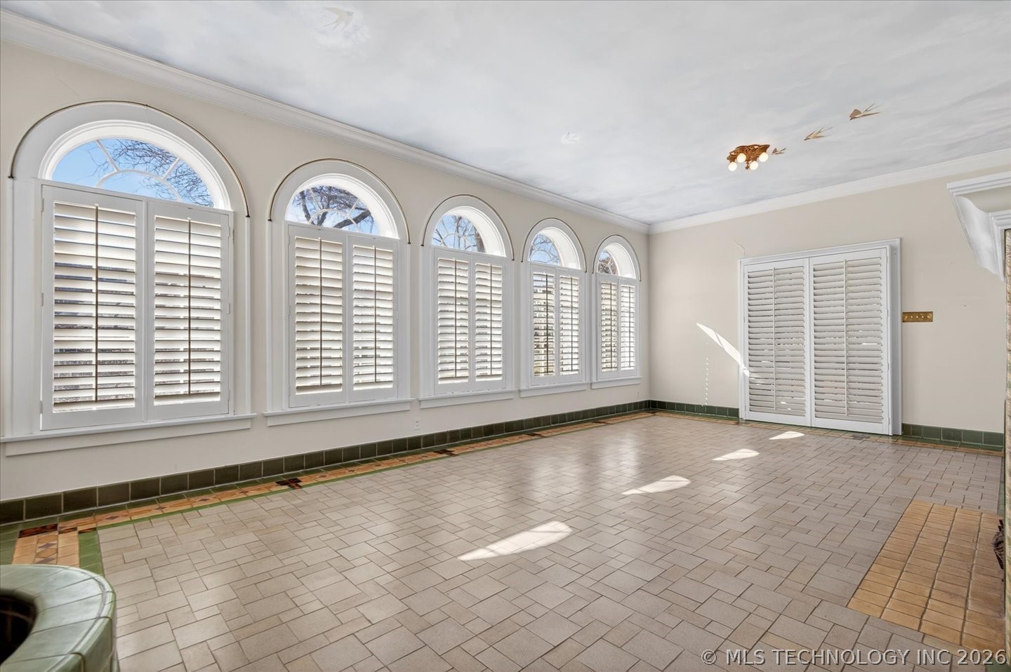 1110 S Cherokee Avenue Property Photo 8