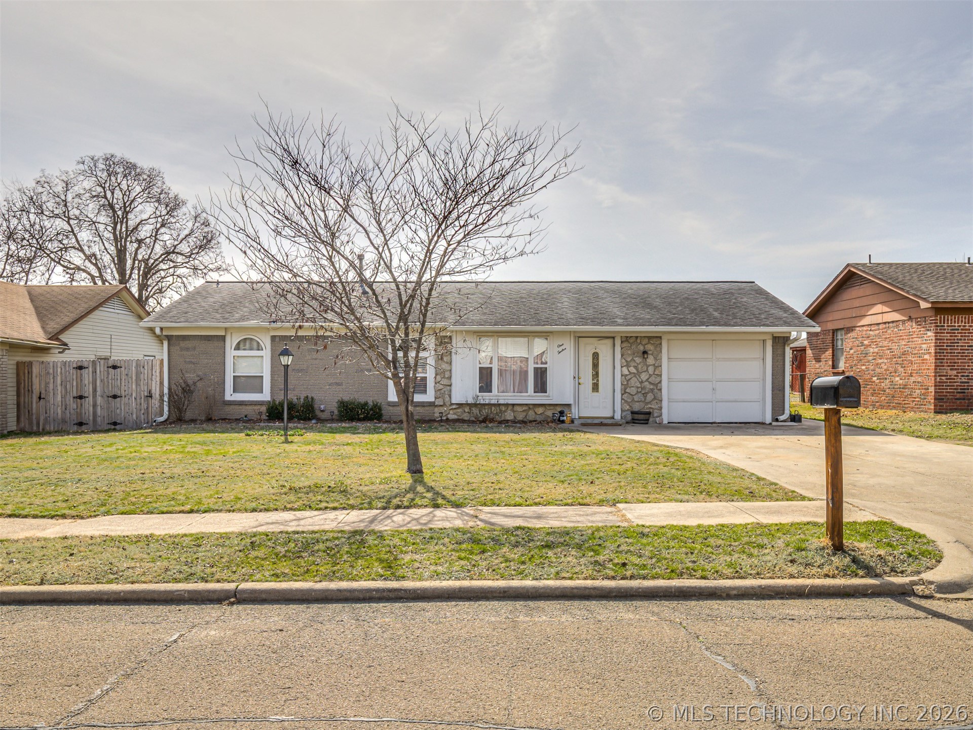 112 W Linda Street Property Photo 1