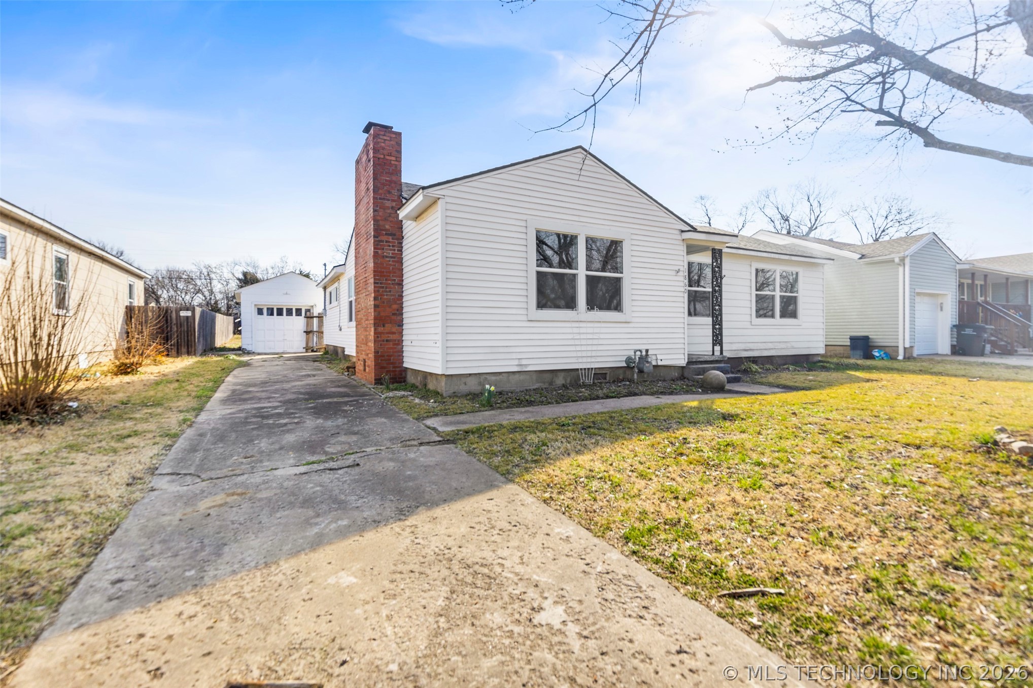 1860 S Armstrong Avenue Property Photo 1