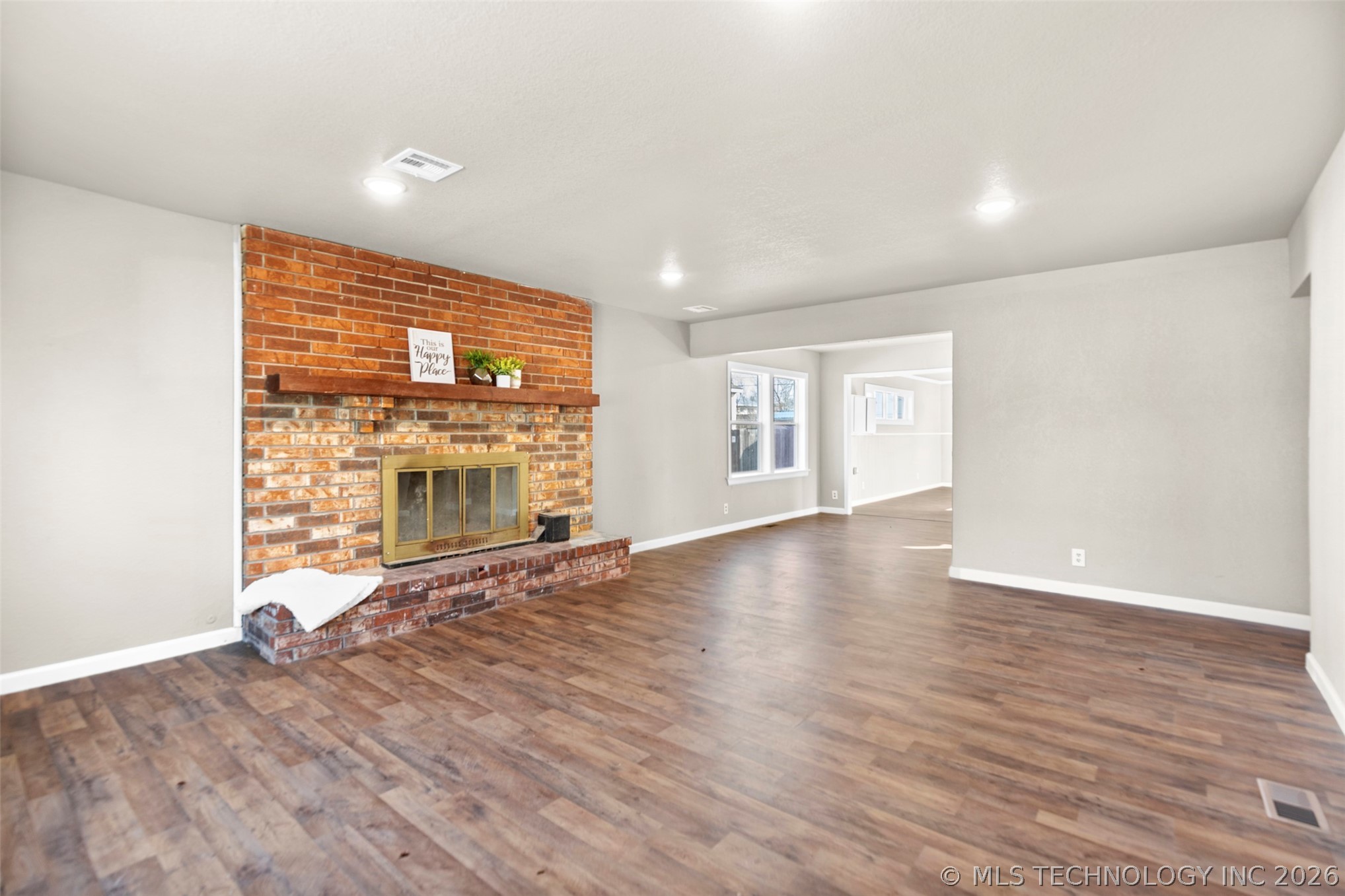 1860 S Armstrong Avenue Property Photo 2