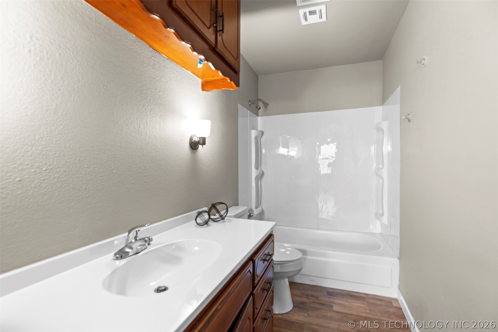 1860 S Armstrong Avenue Property Photo 3