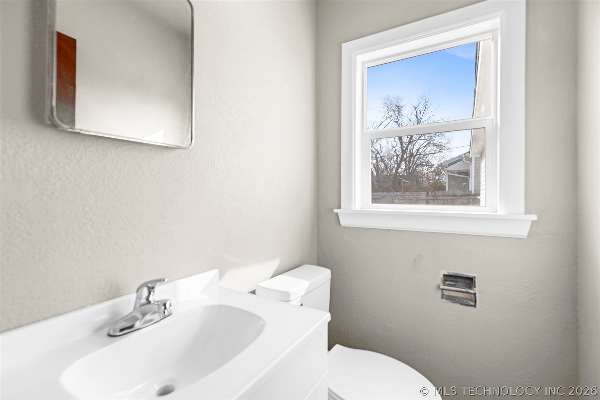 1860 S Armstrong Avenue Property Photo 7
