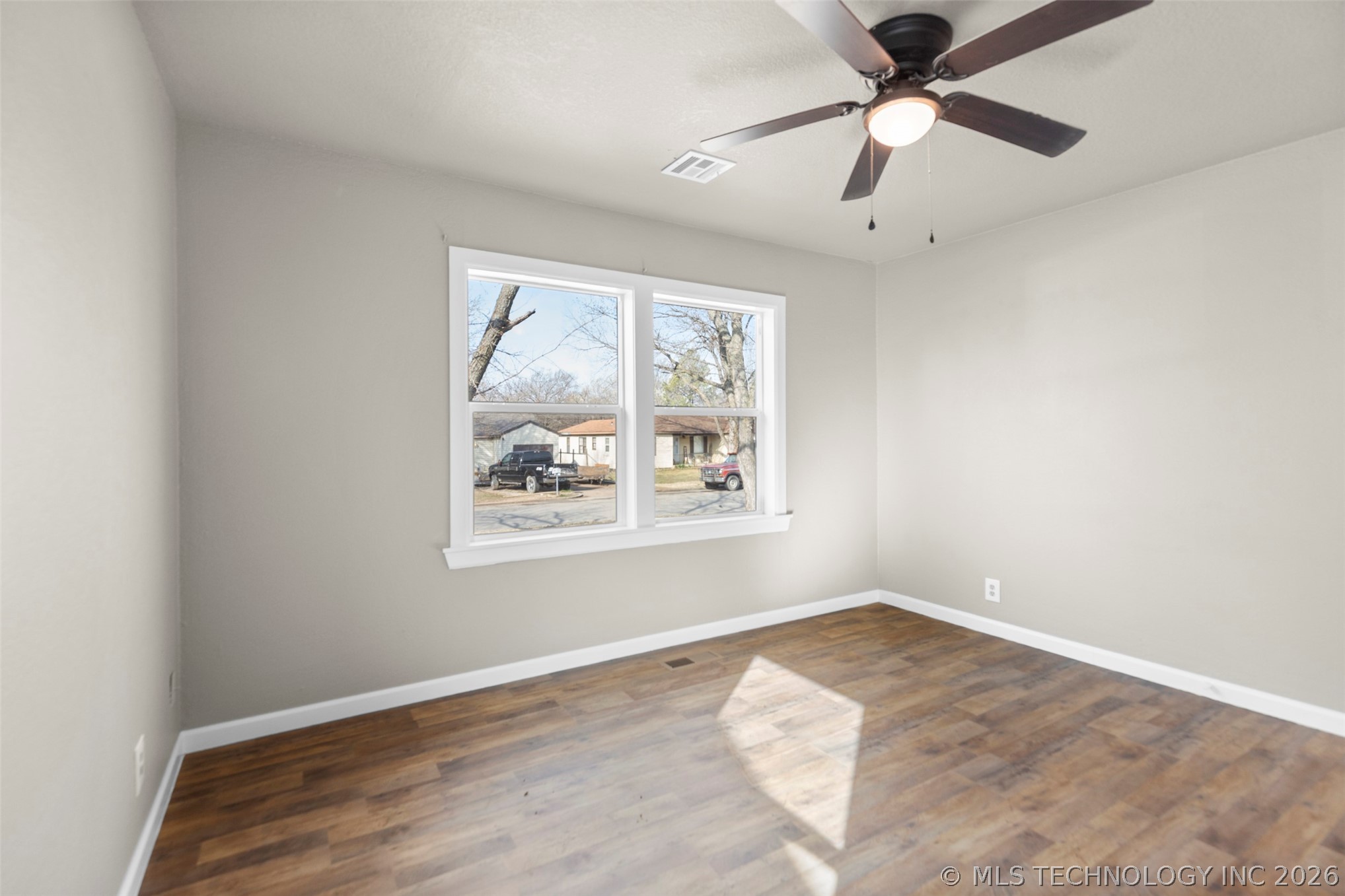 1860 S Armstrong Avenue Property Photo 12