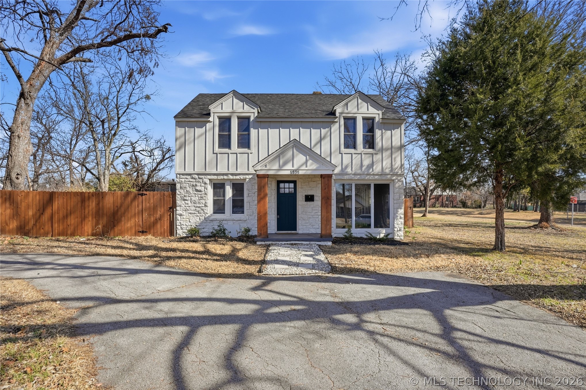 1535 S Atlanta Place Property Photo 1