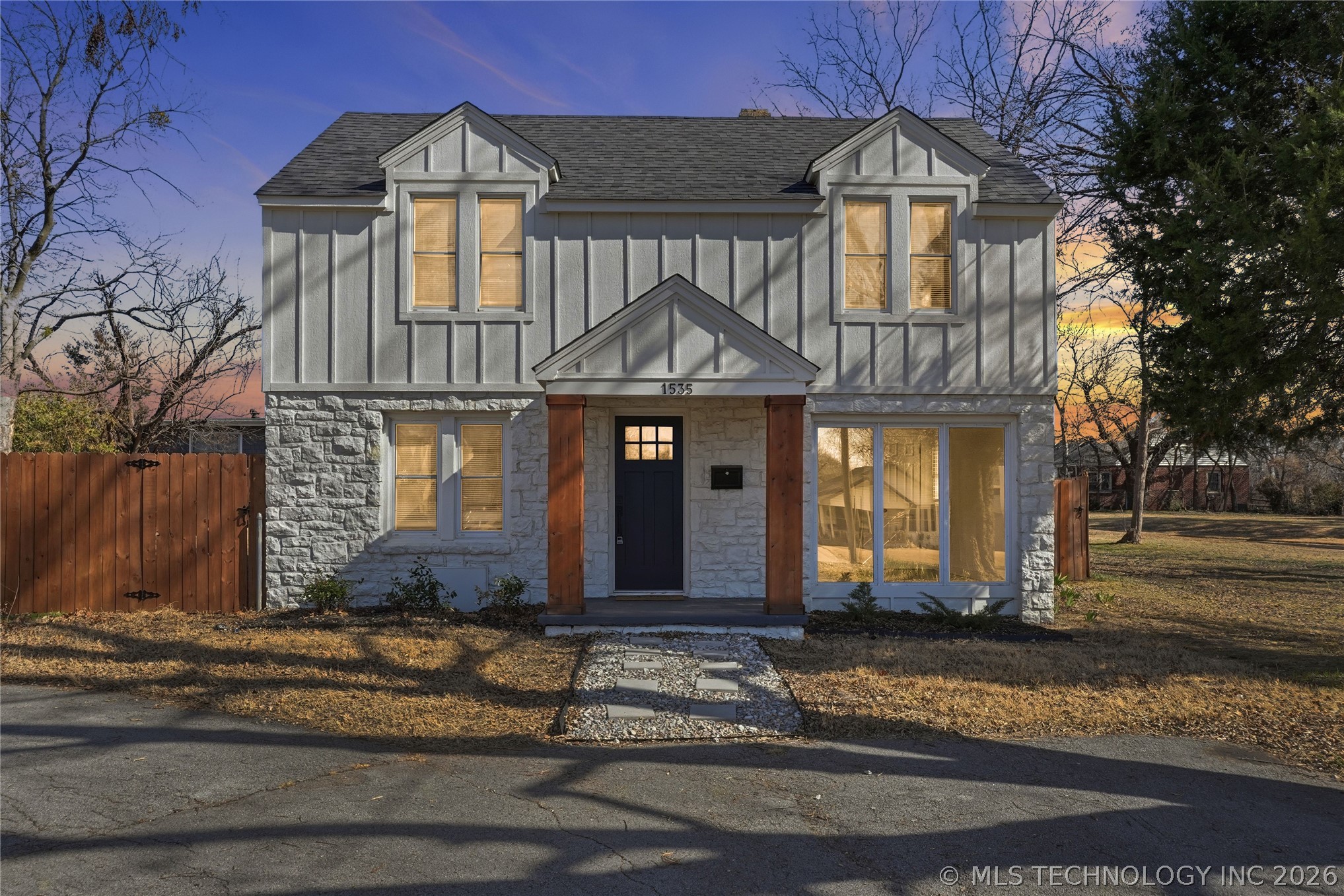 1535 S Atlanta Place Property Photo 2