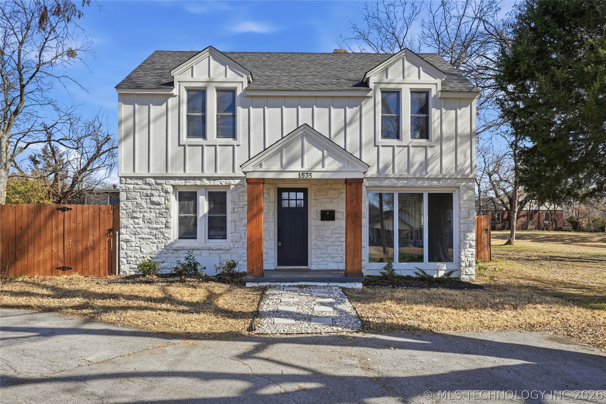 1535 S Atlanta Place Property Photo 3