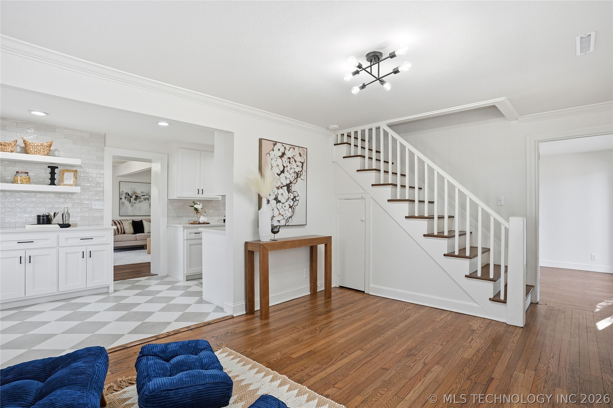 1535 S Atlanta Place Property Photo 8
