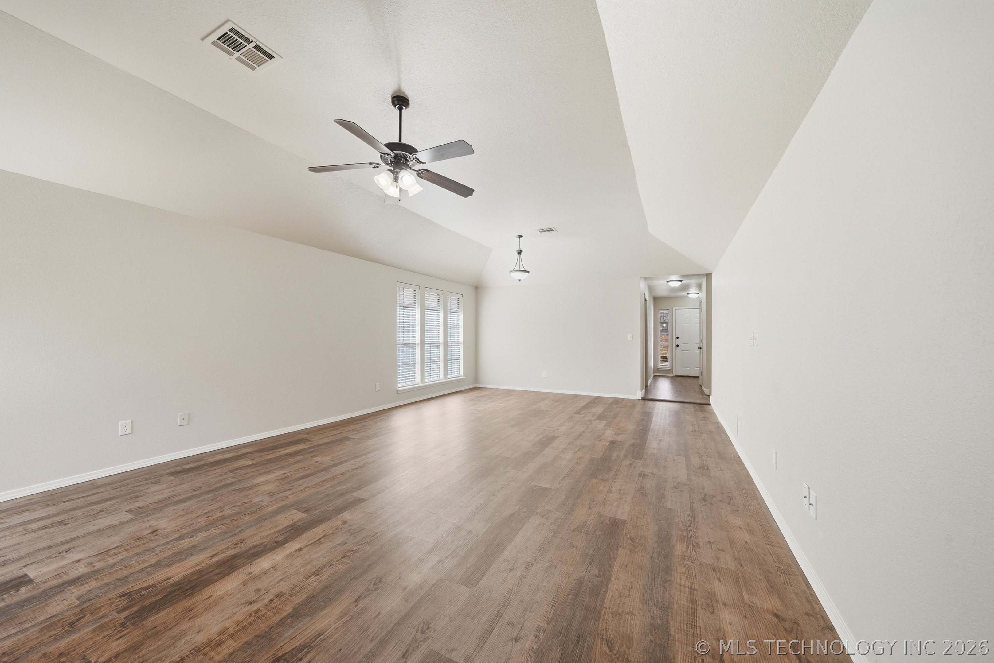 6311 S 90th East Avenue Property Photo 9