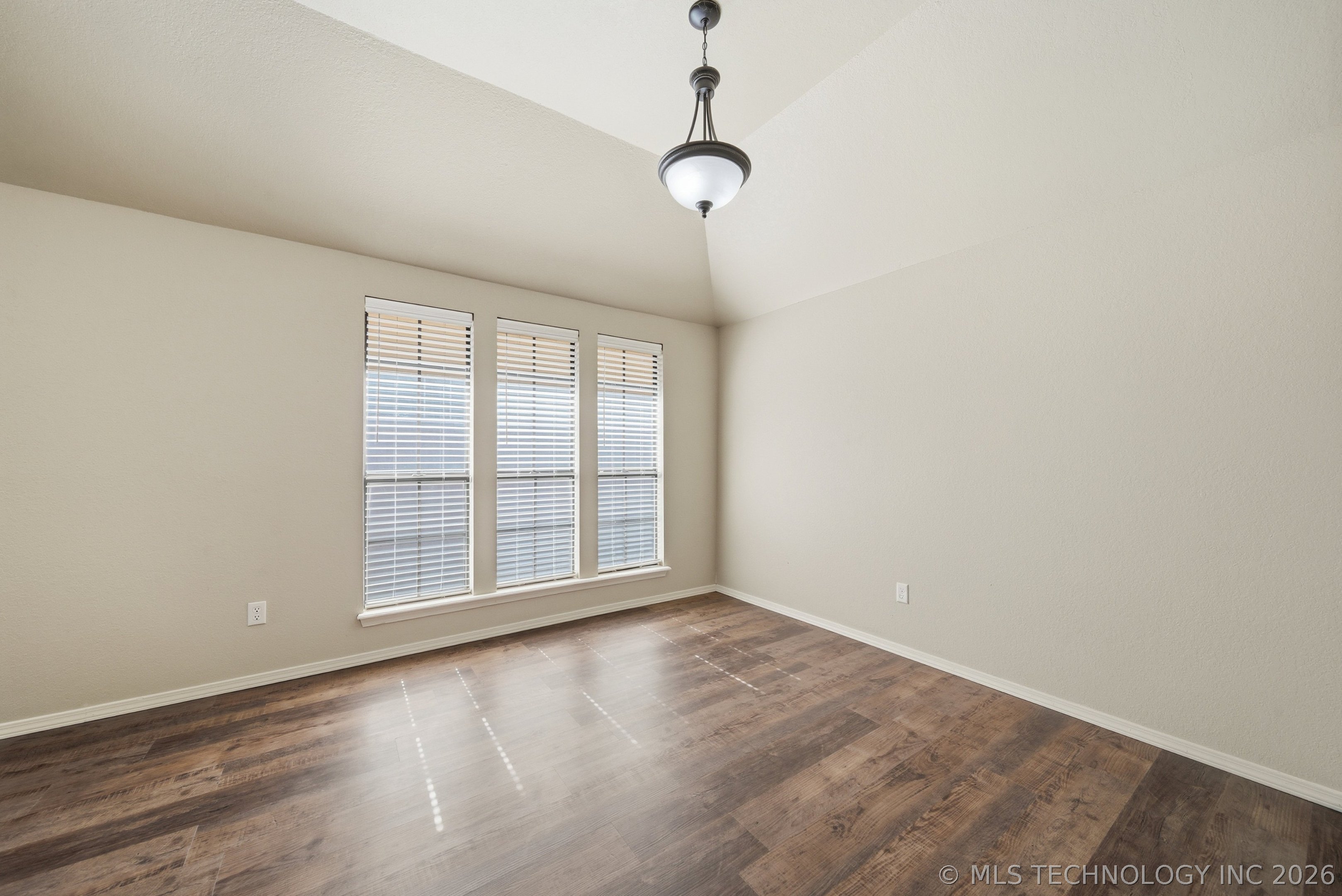 6311 S 90th East Avenue Property Photo 11