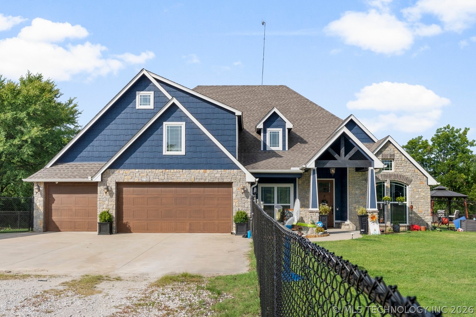 4295 Happy Camp Road Property Photo 1