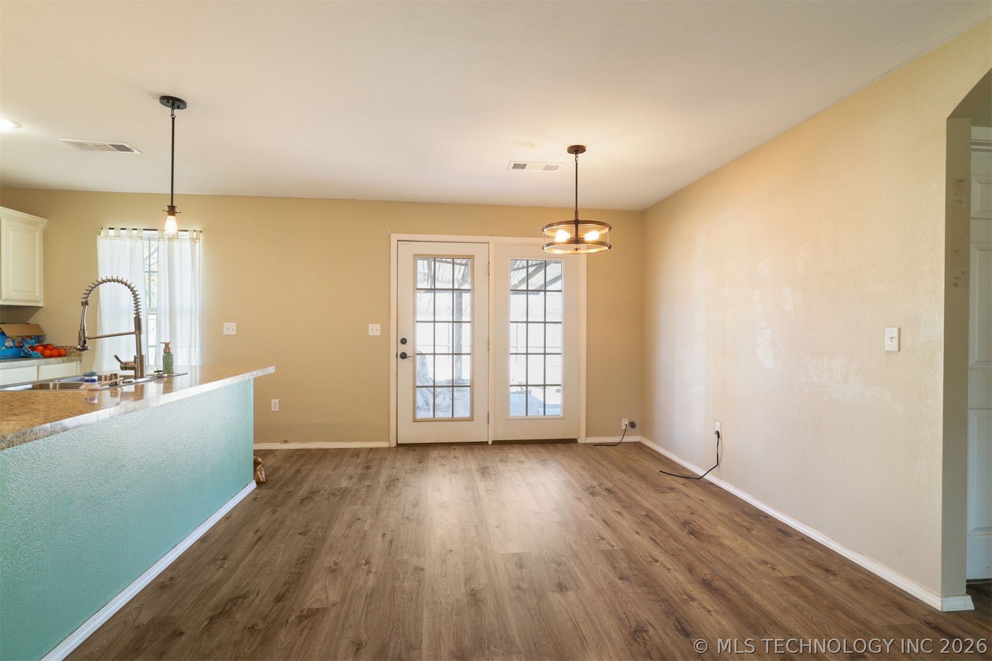 462 Allen Property Photo 6