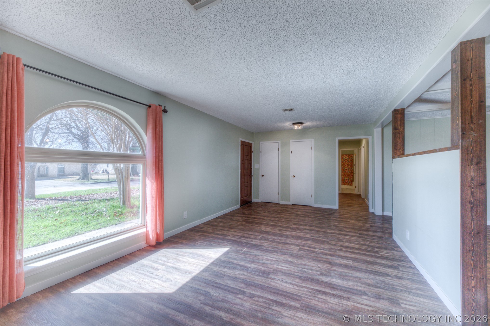 2610 Turner Street Property Photo 4