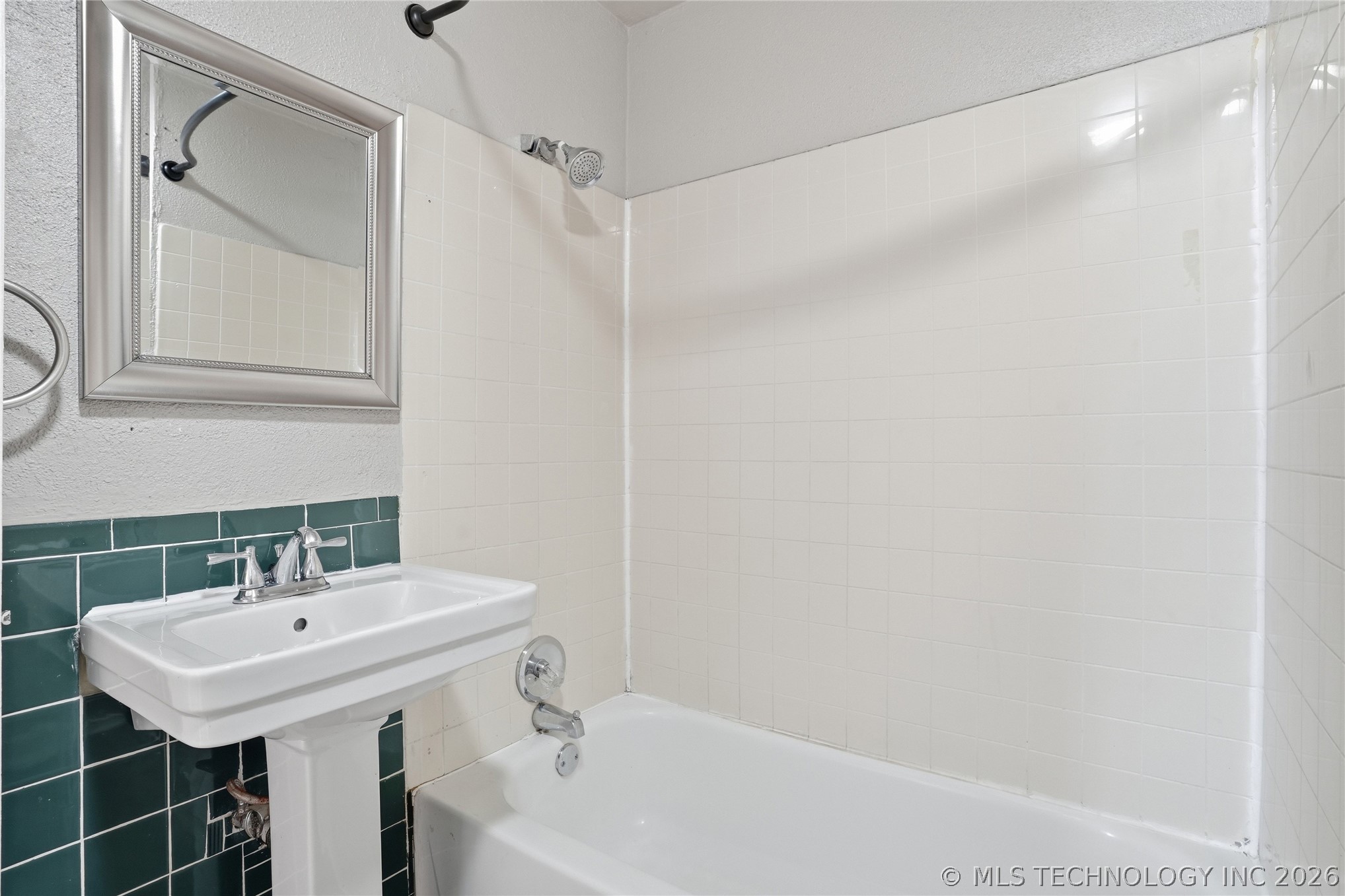 707 N 71st East Avenue Property Photo 17