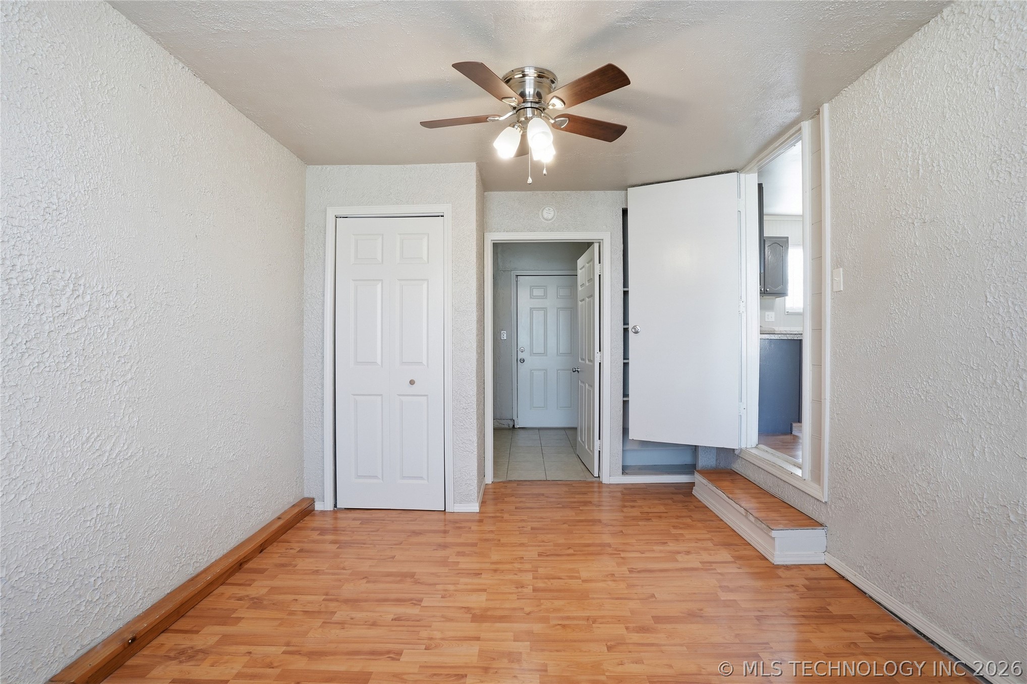 707 N 71st East Avenue Property Photo 21