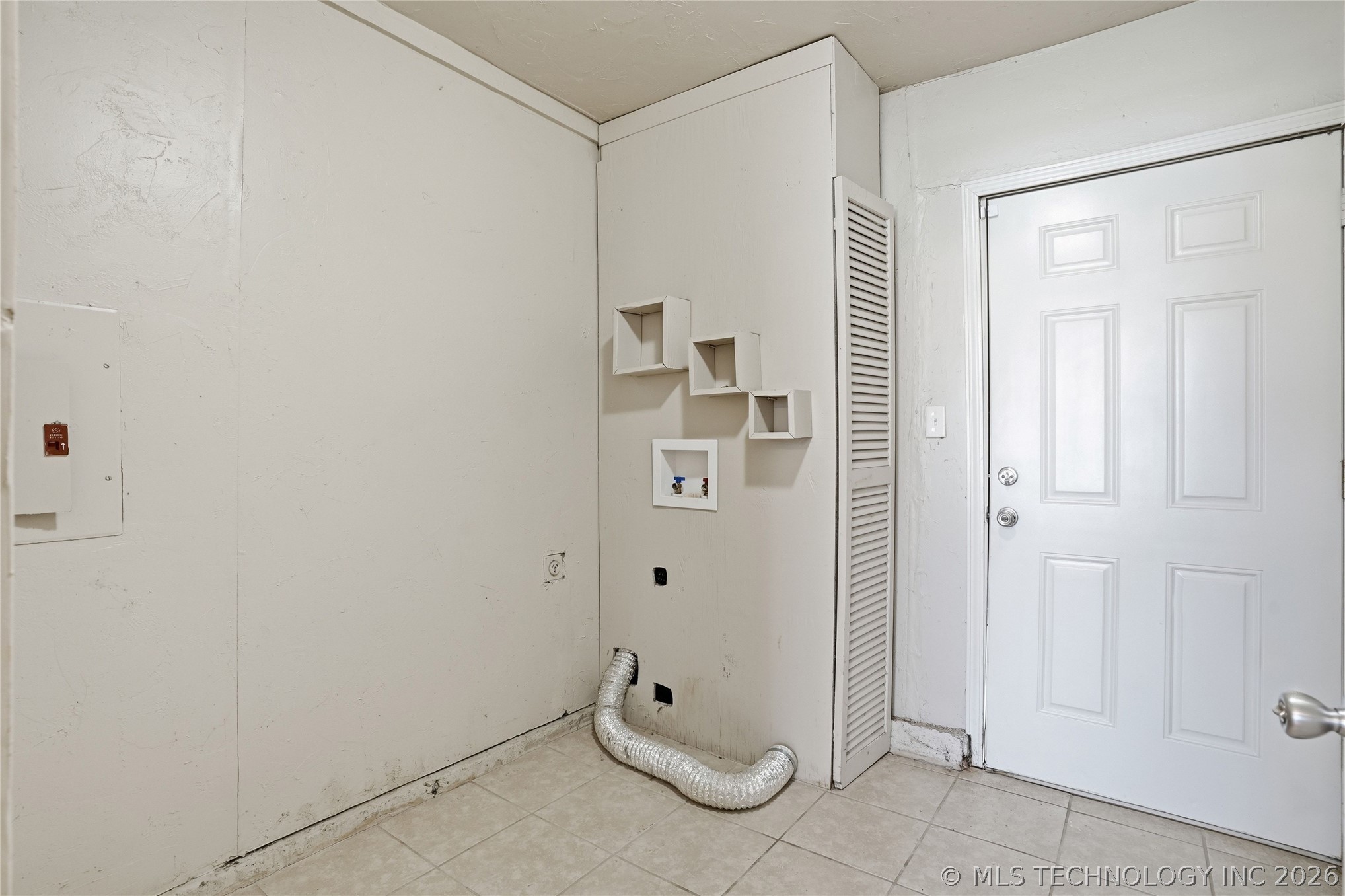 707 N 71st East Avenue Property Photo 22