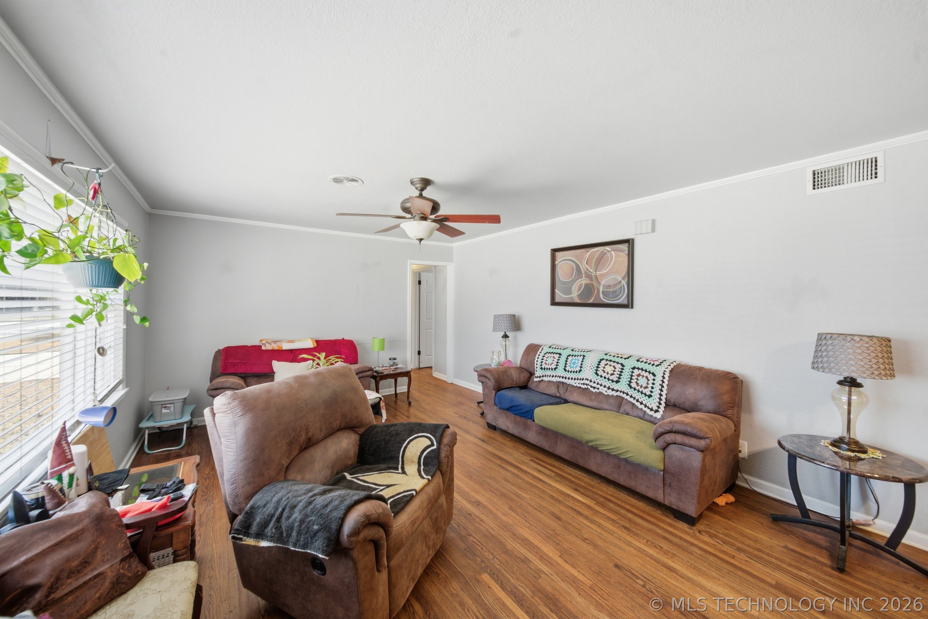 5534 S Columbia Avenue Property Photo 5
