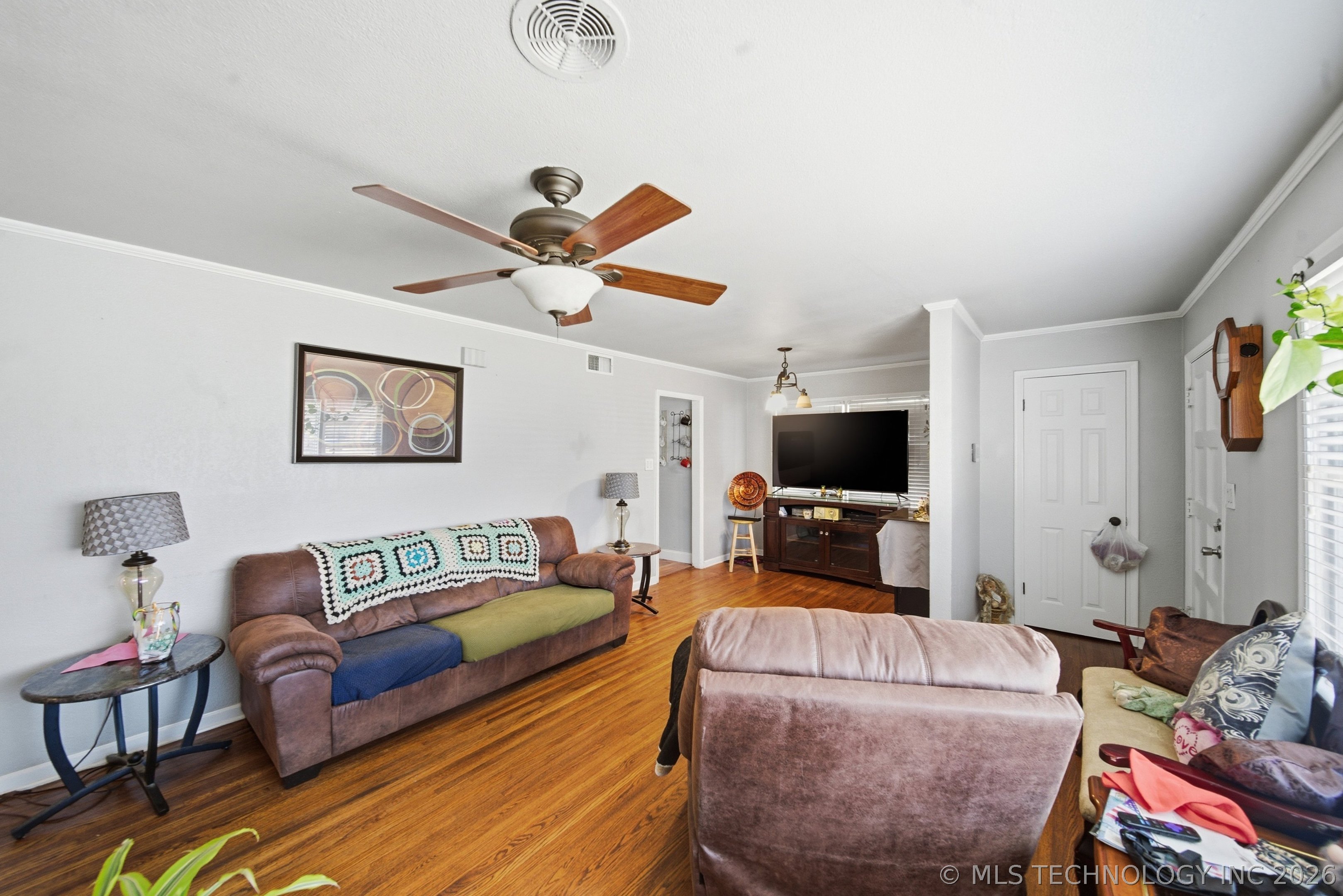 5534 S Columbia Avenue Property Photo 6