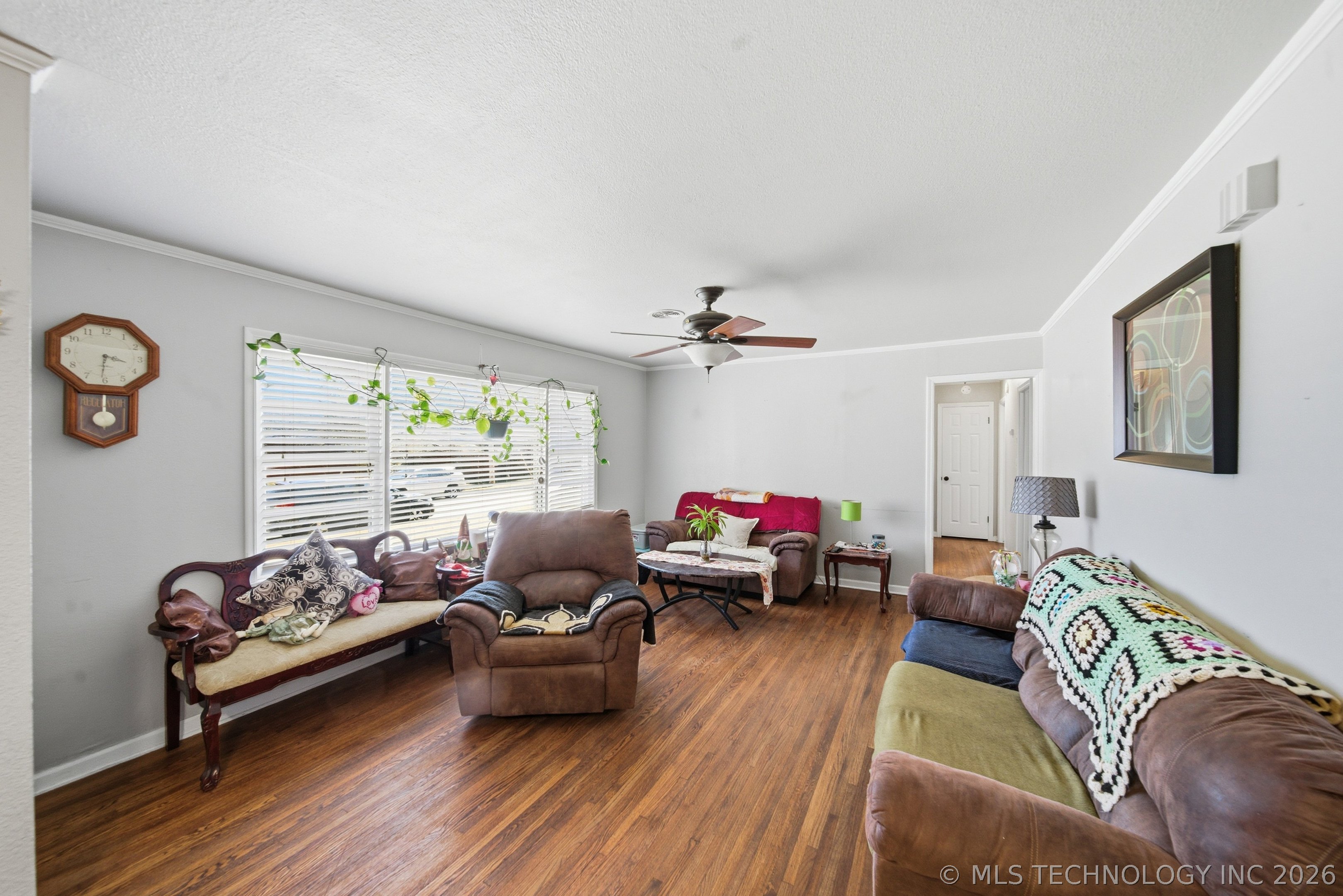 5534 S Columbia Avenue Property Photo 8