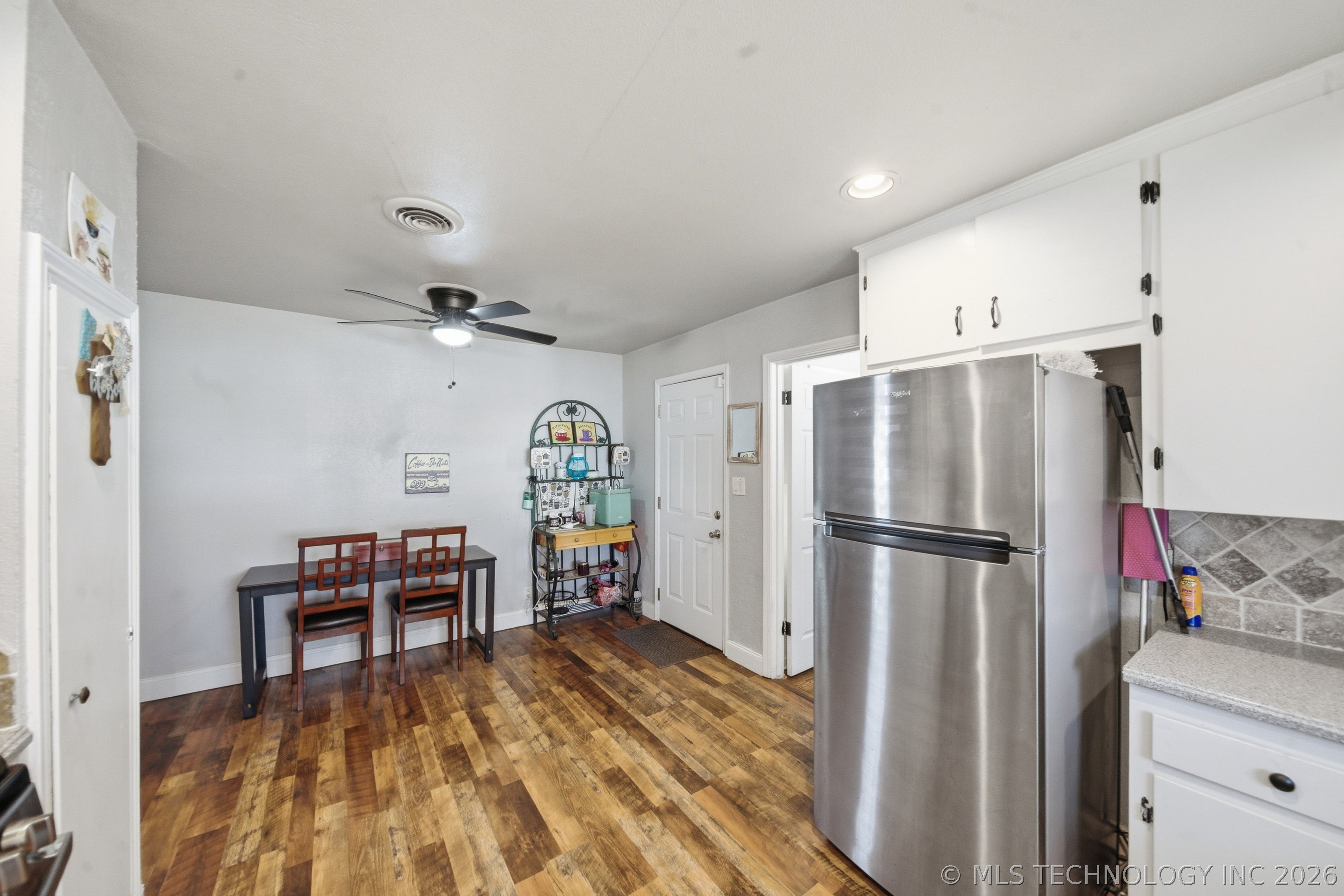 5534 S Columbia Avenue Property Photo 13
