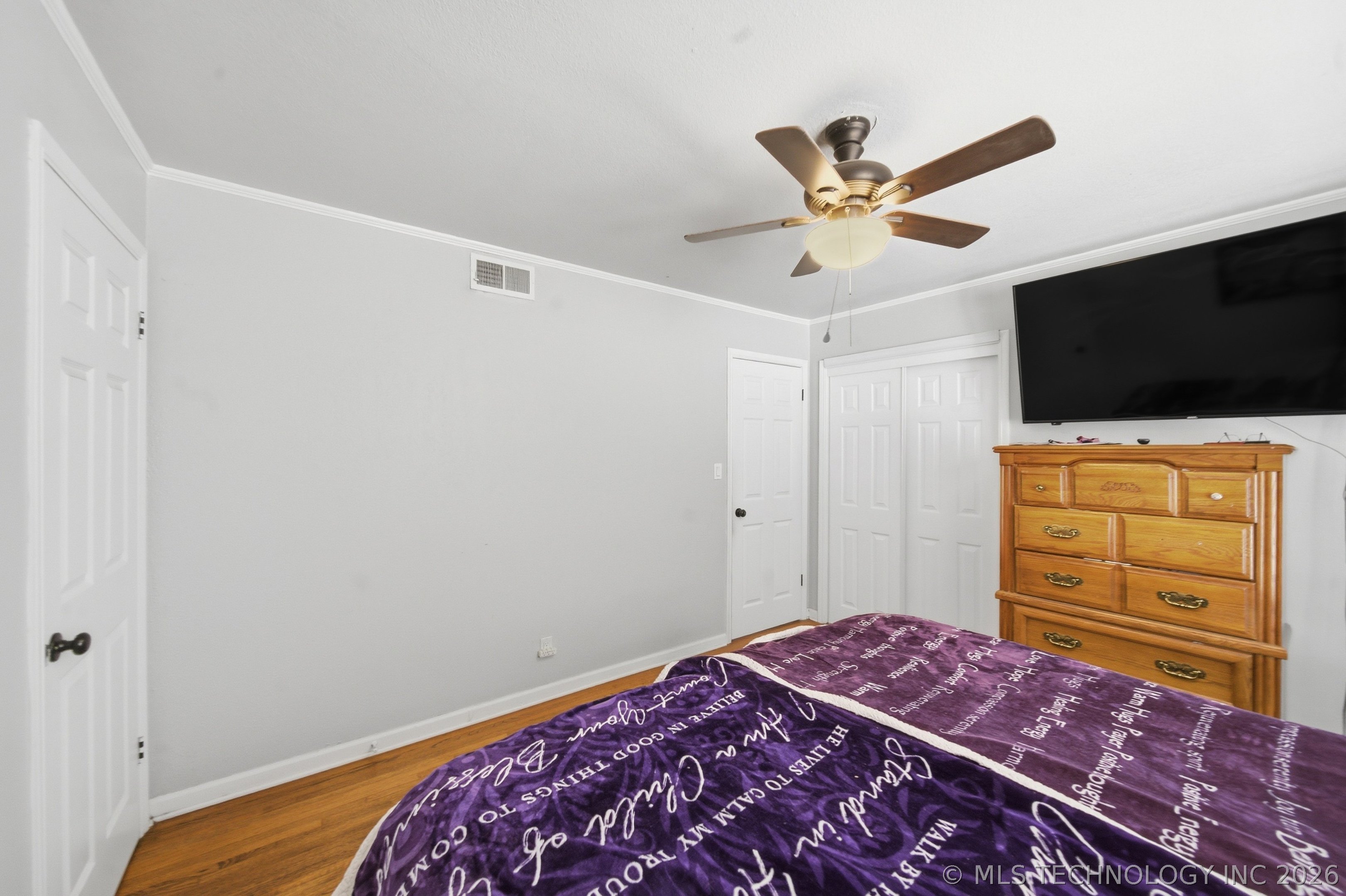 5534 S Columbia Avenue Property Photo 15