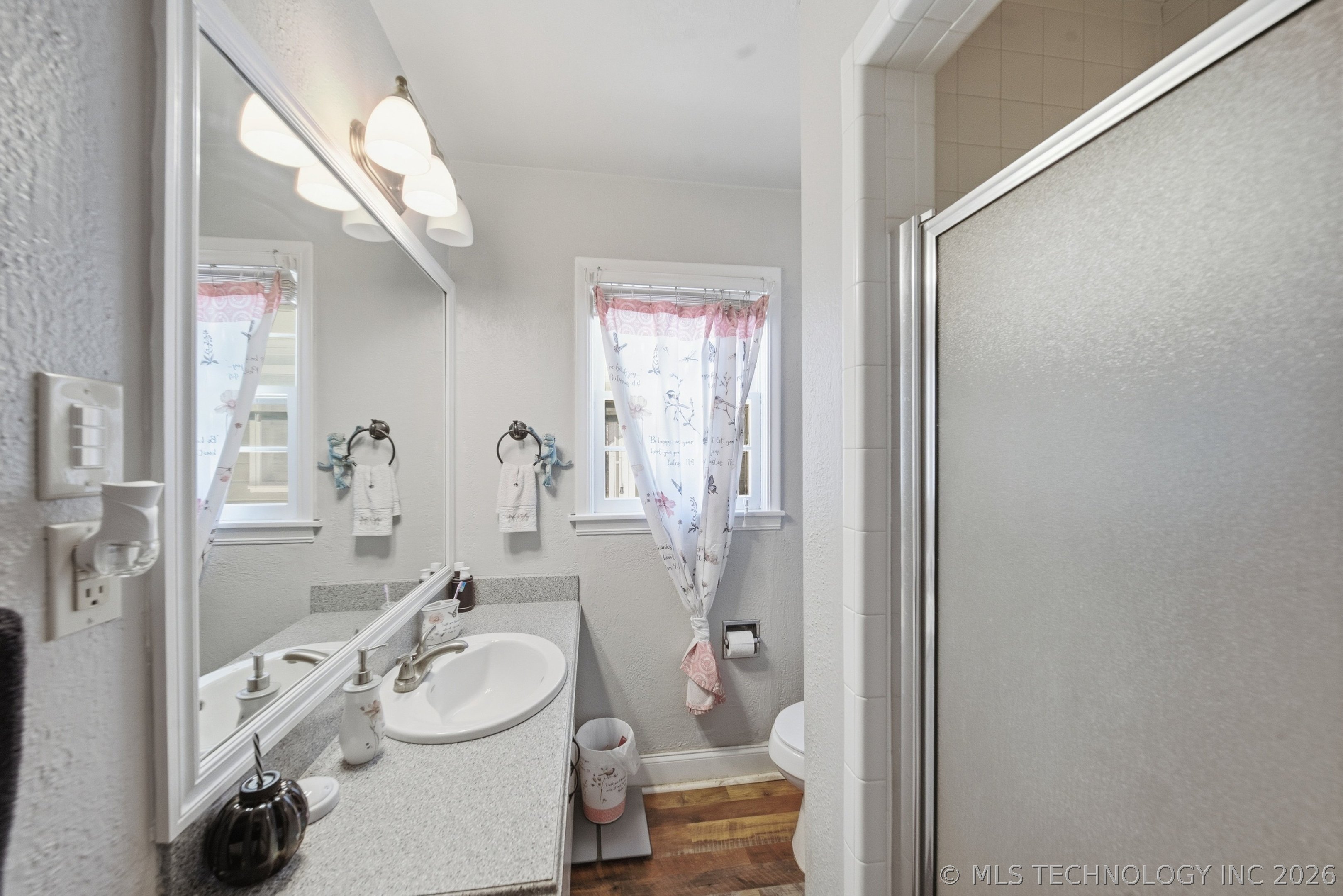 5534 S Columbia Avenue Property Photo 16