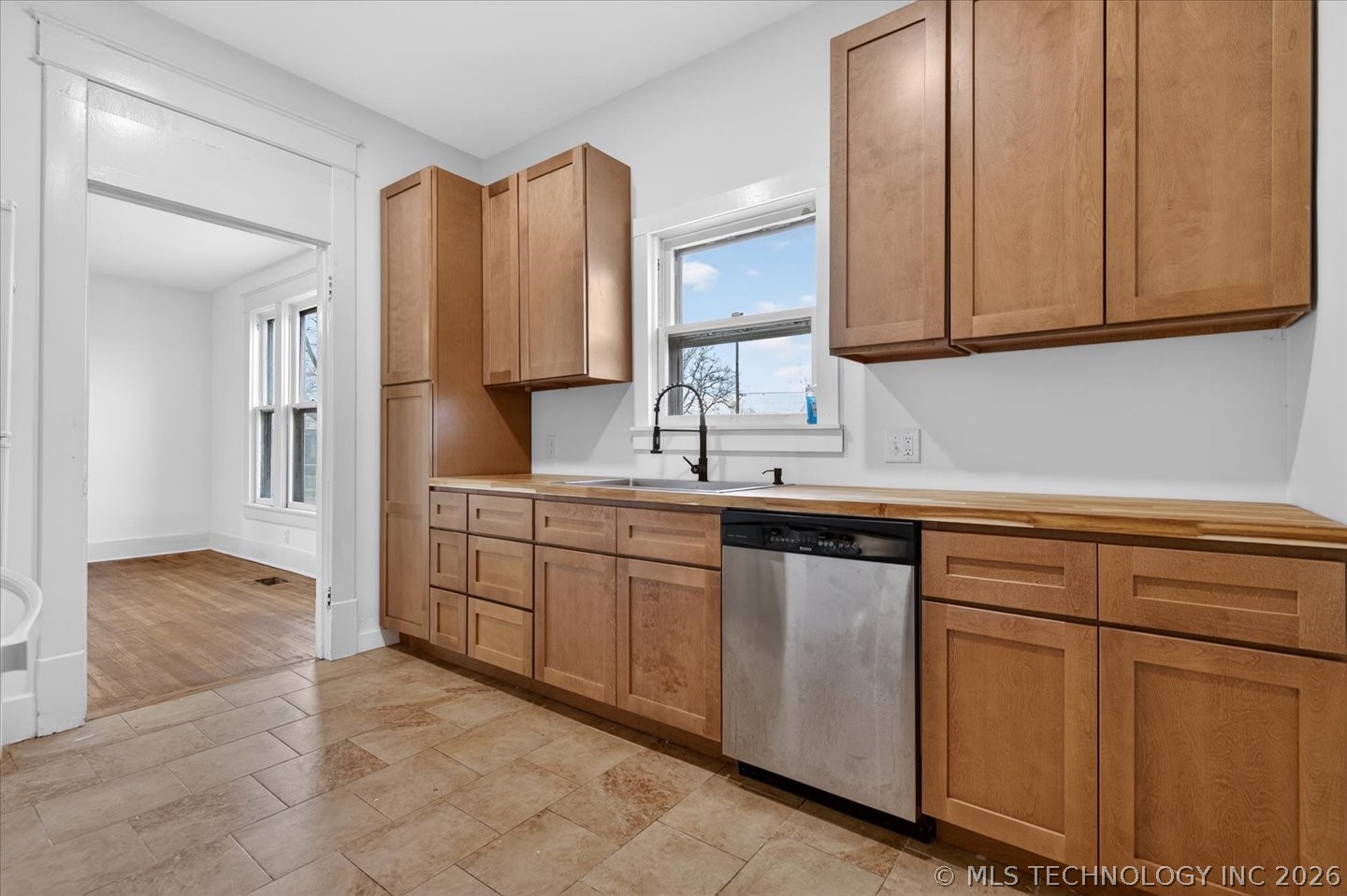 822 S Johnstone Avenue Property Photo 2