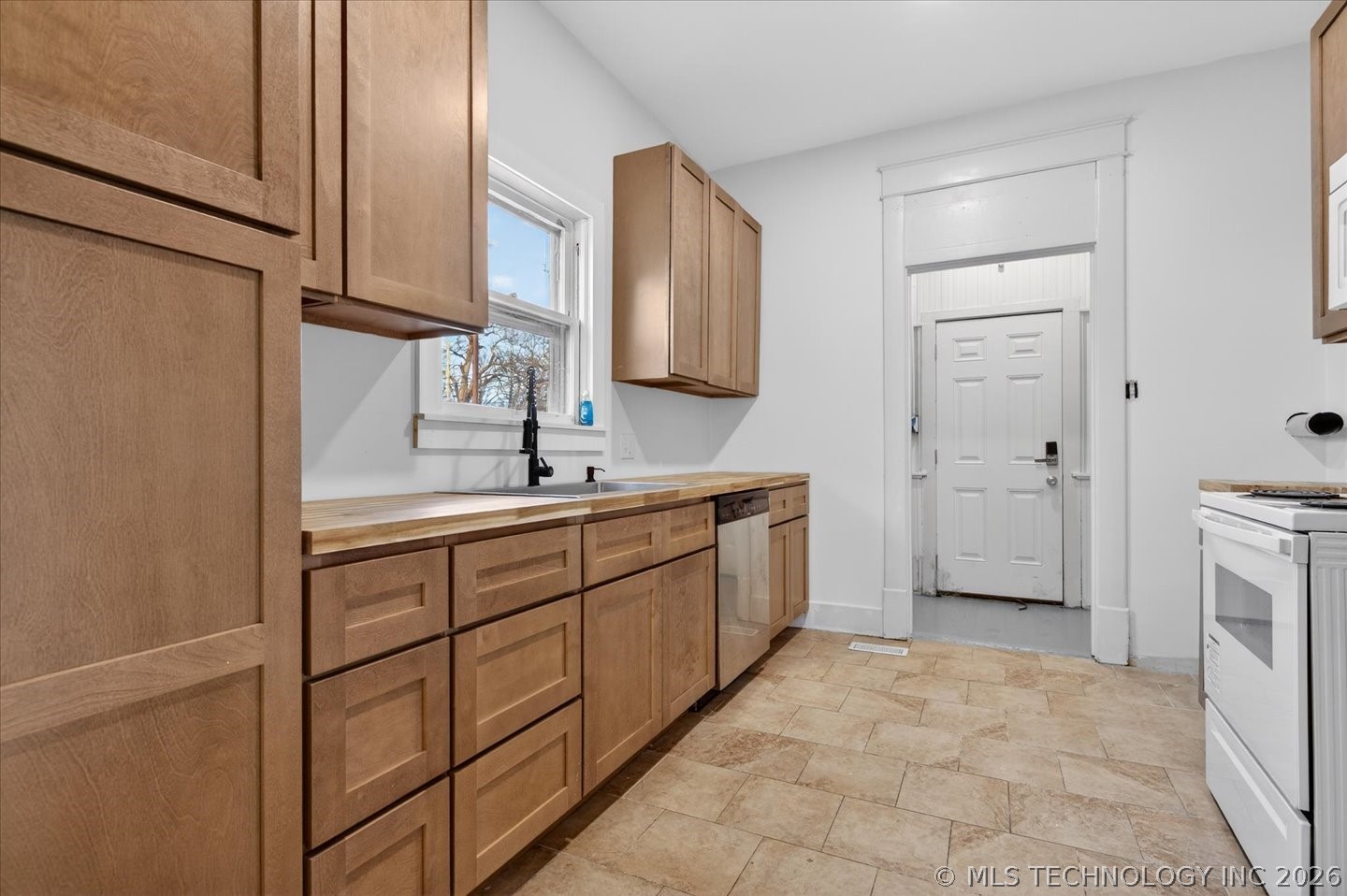 822 S Johnstone Avenue Property Photo 6