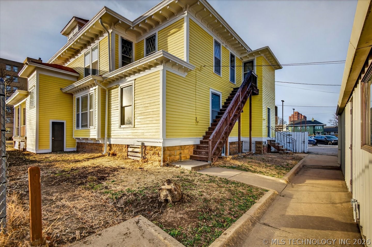 822 S Johnstone Avenue Property Photo 8