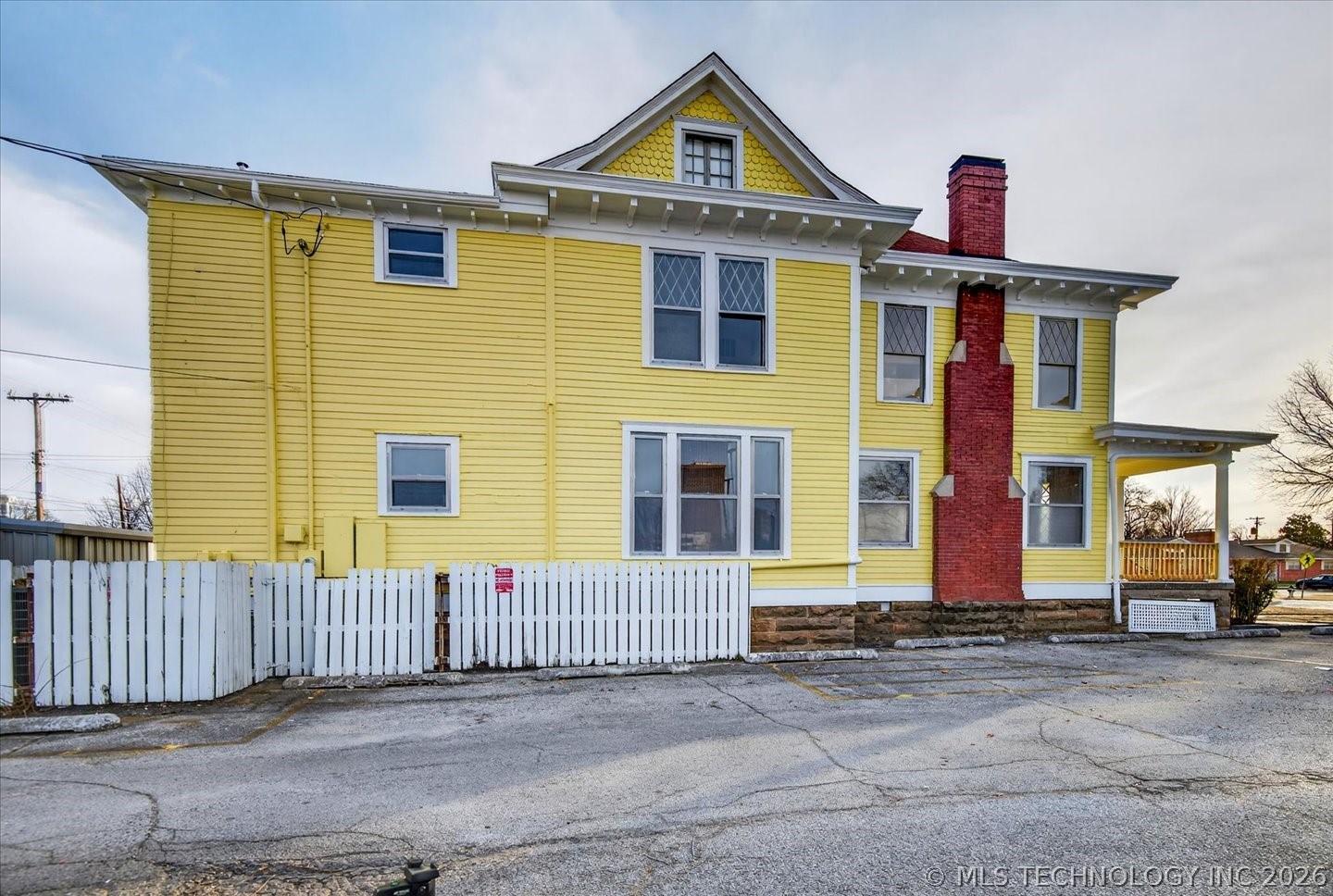 822 S Johnstone Avenue Property Photo 11