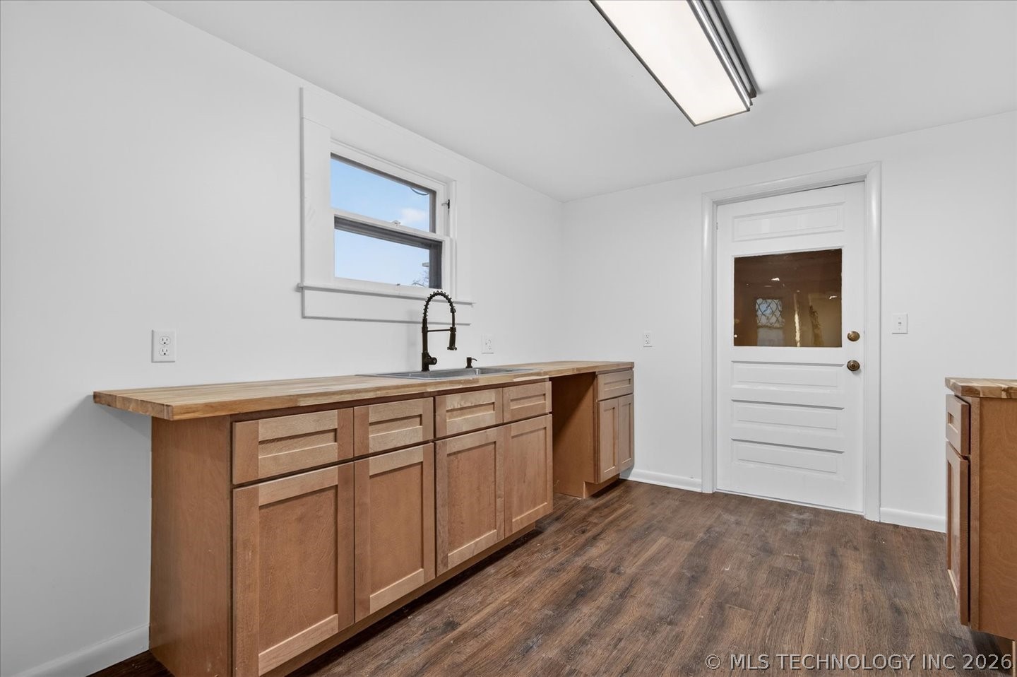 822 S Johnstone Avenue Property Photo 27