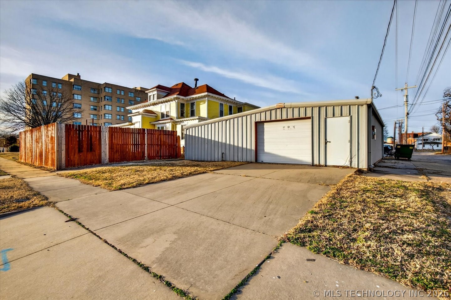 822 S Johnstone Avenue Property Photo 48