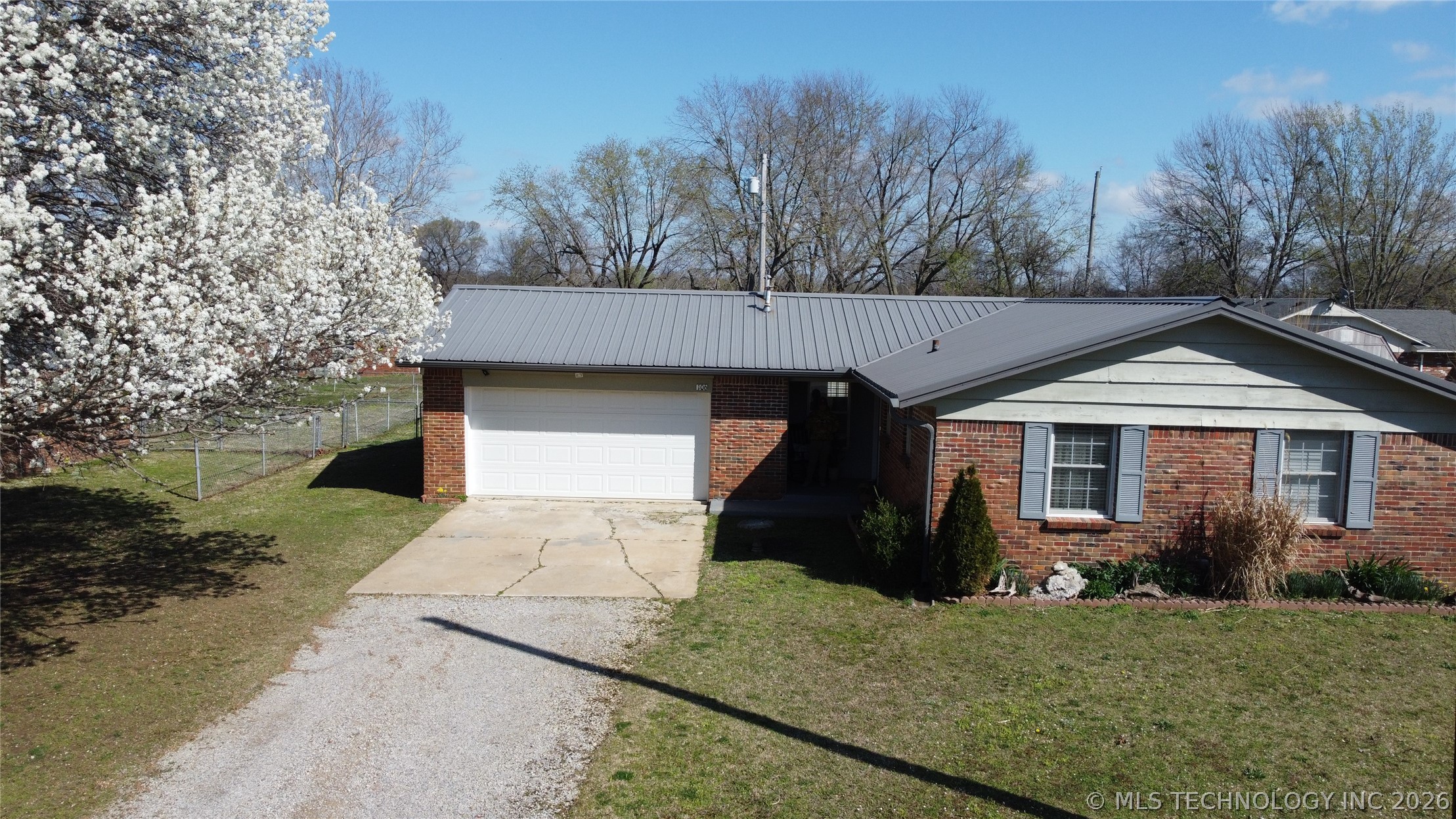 106 Vine Street Property Photo 1