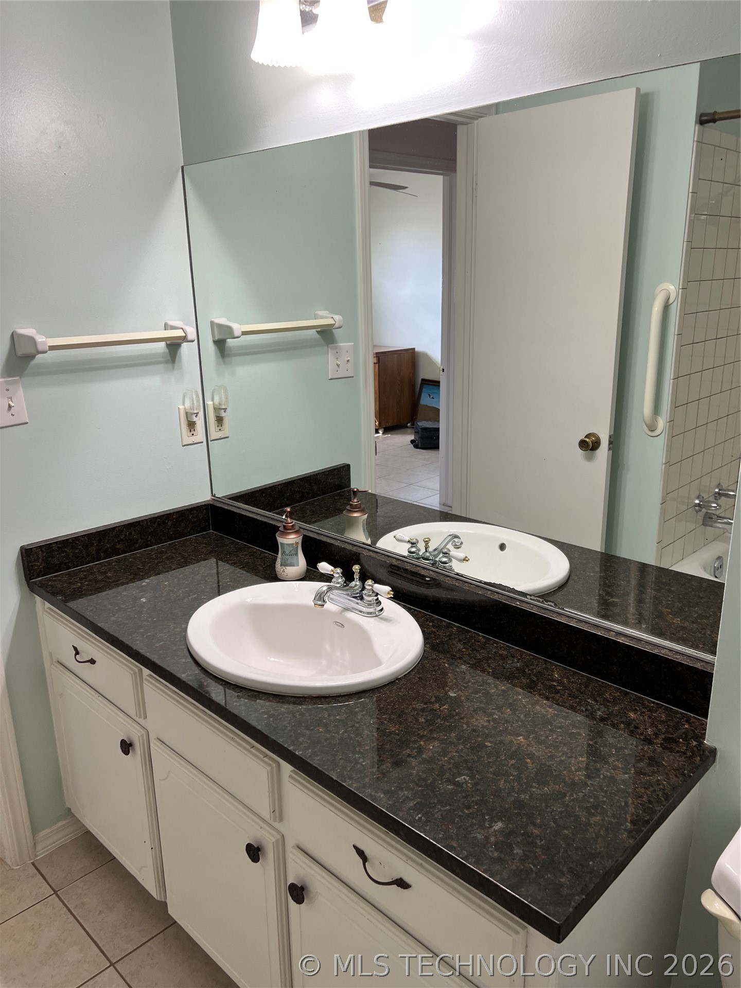 106 Vine Street Property Photo 13